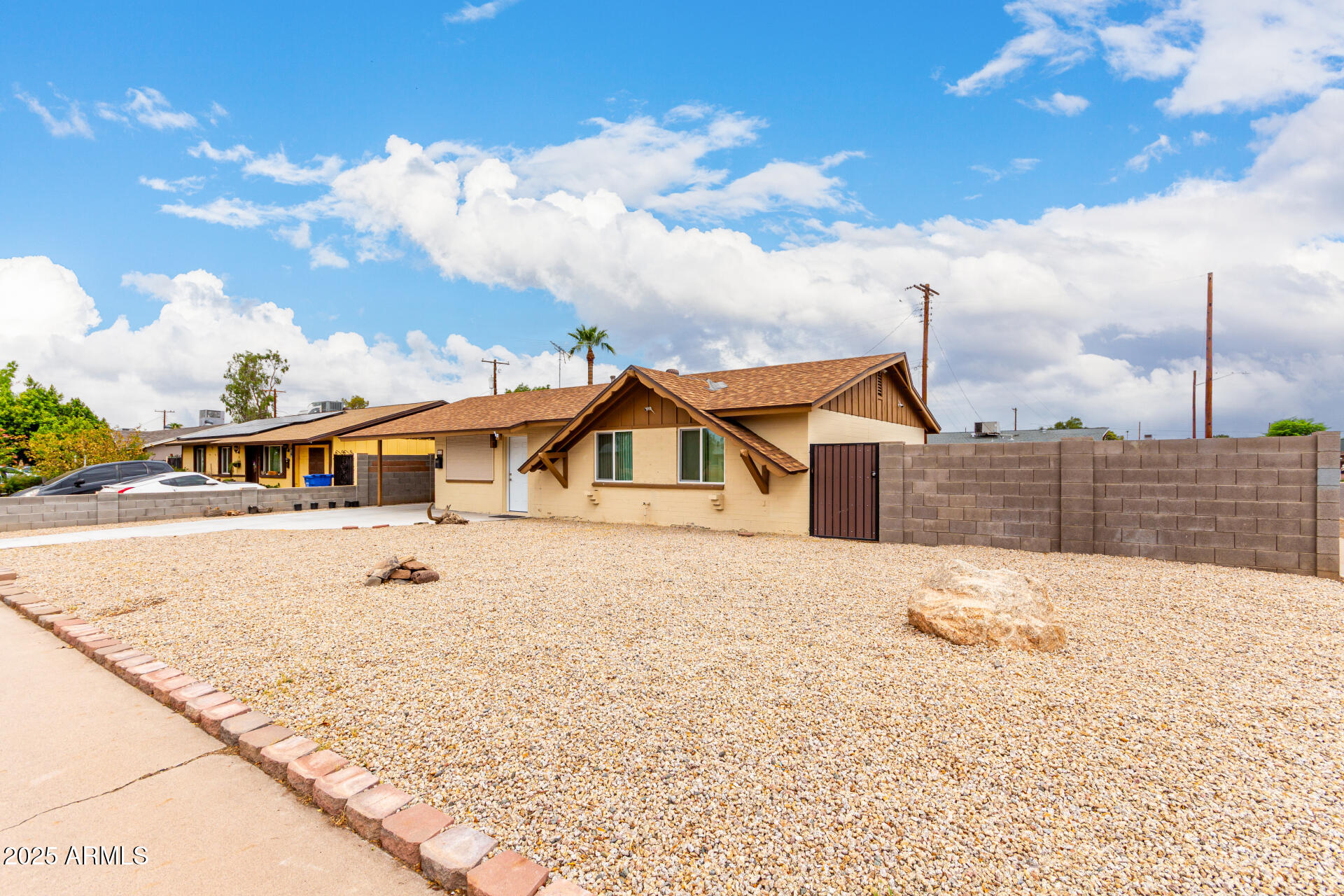 4128 W EARLL Drive