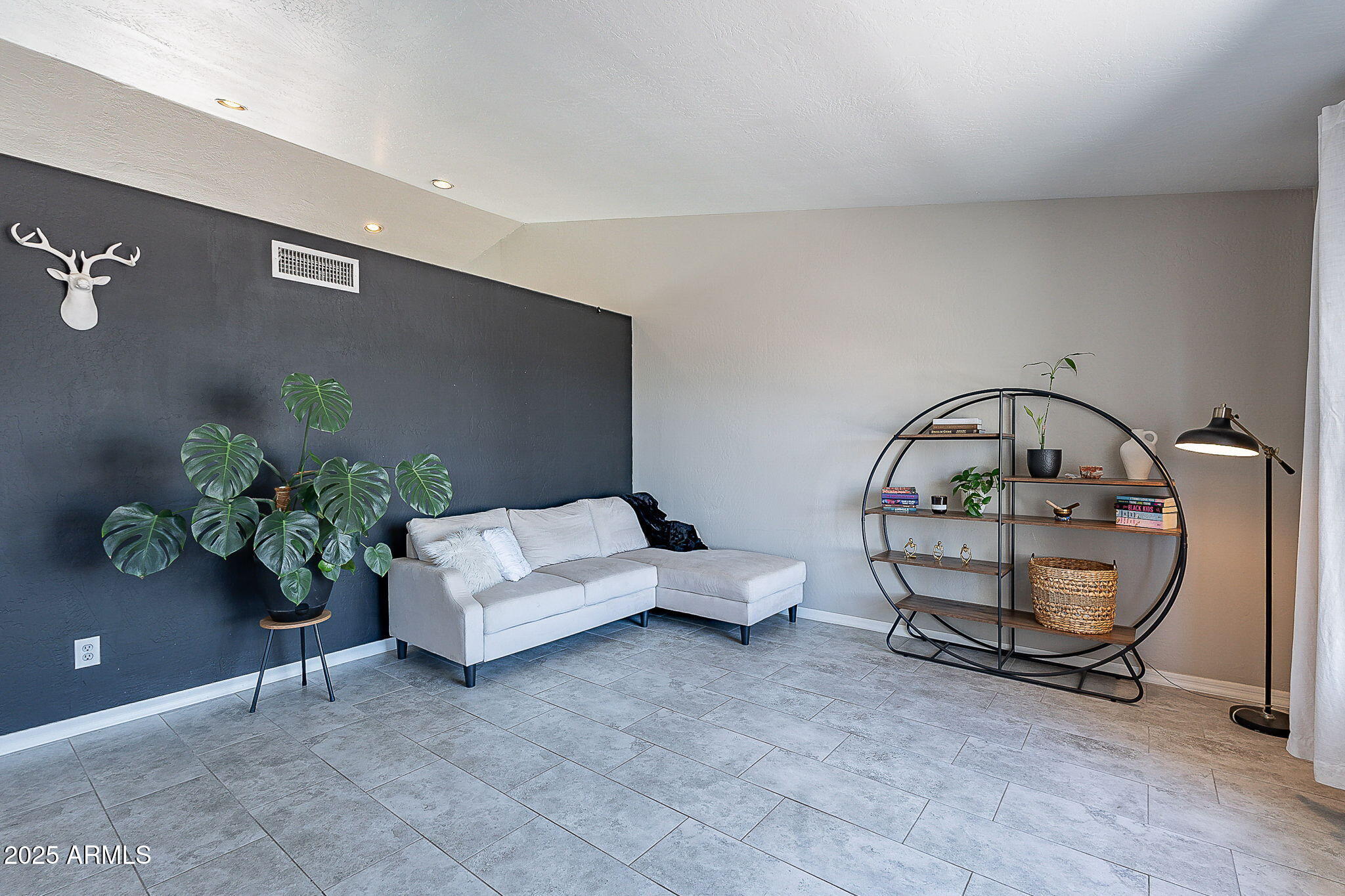 1811 E TIERRA BUENA Lane