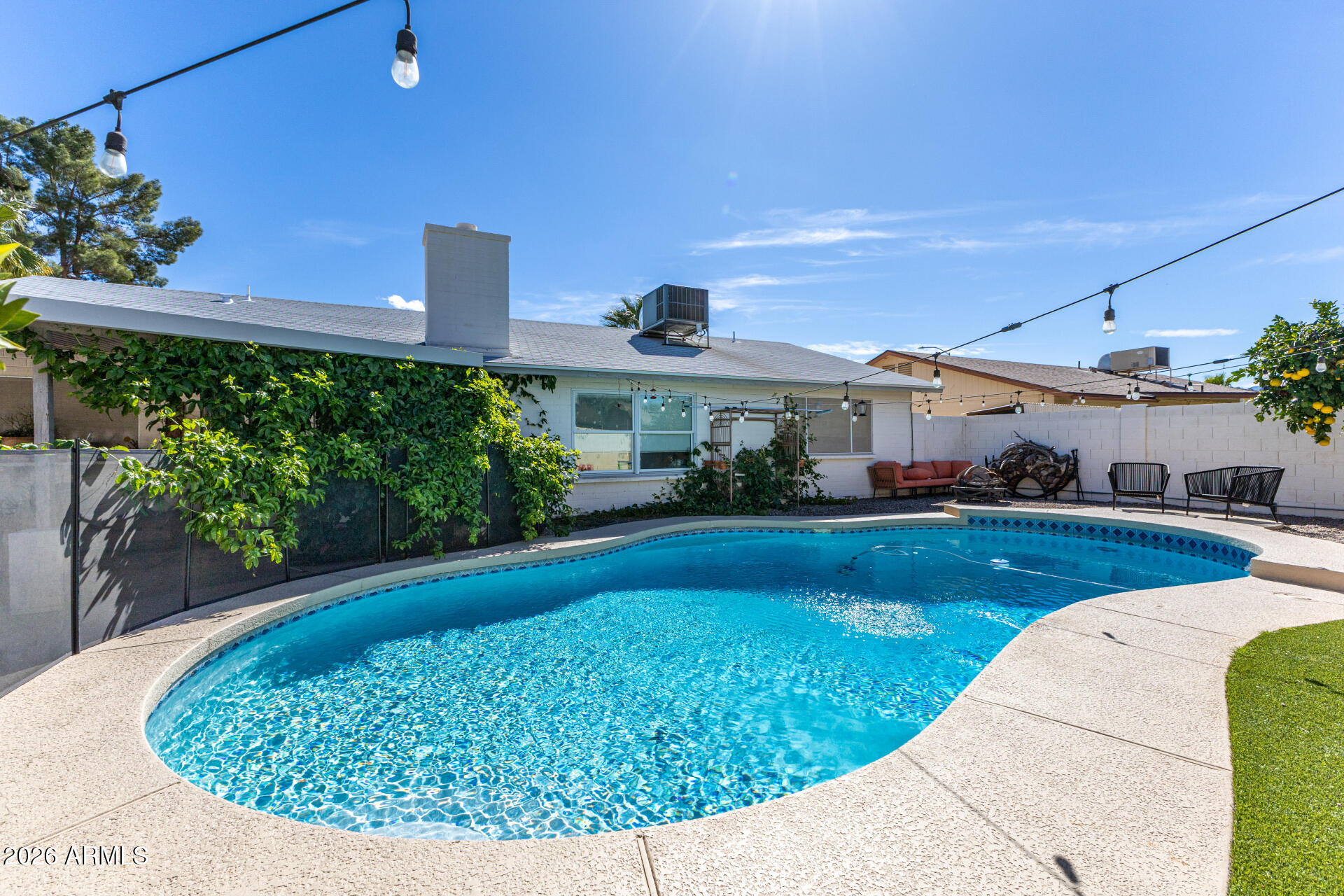 864 W KILAREA Avenue