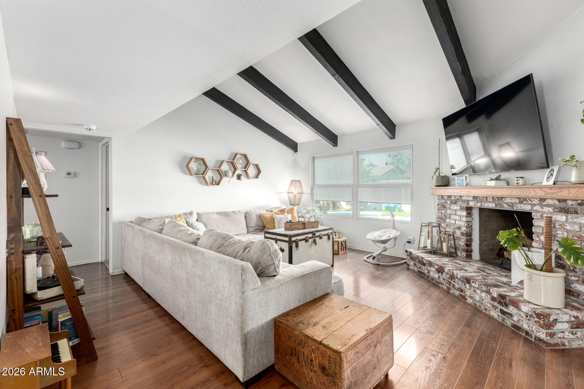 864 W KILAREA Avenue