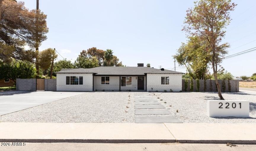 2201 E Amelia Avenue