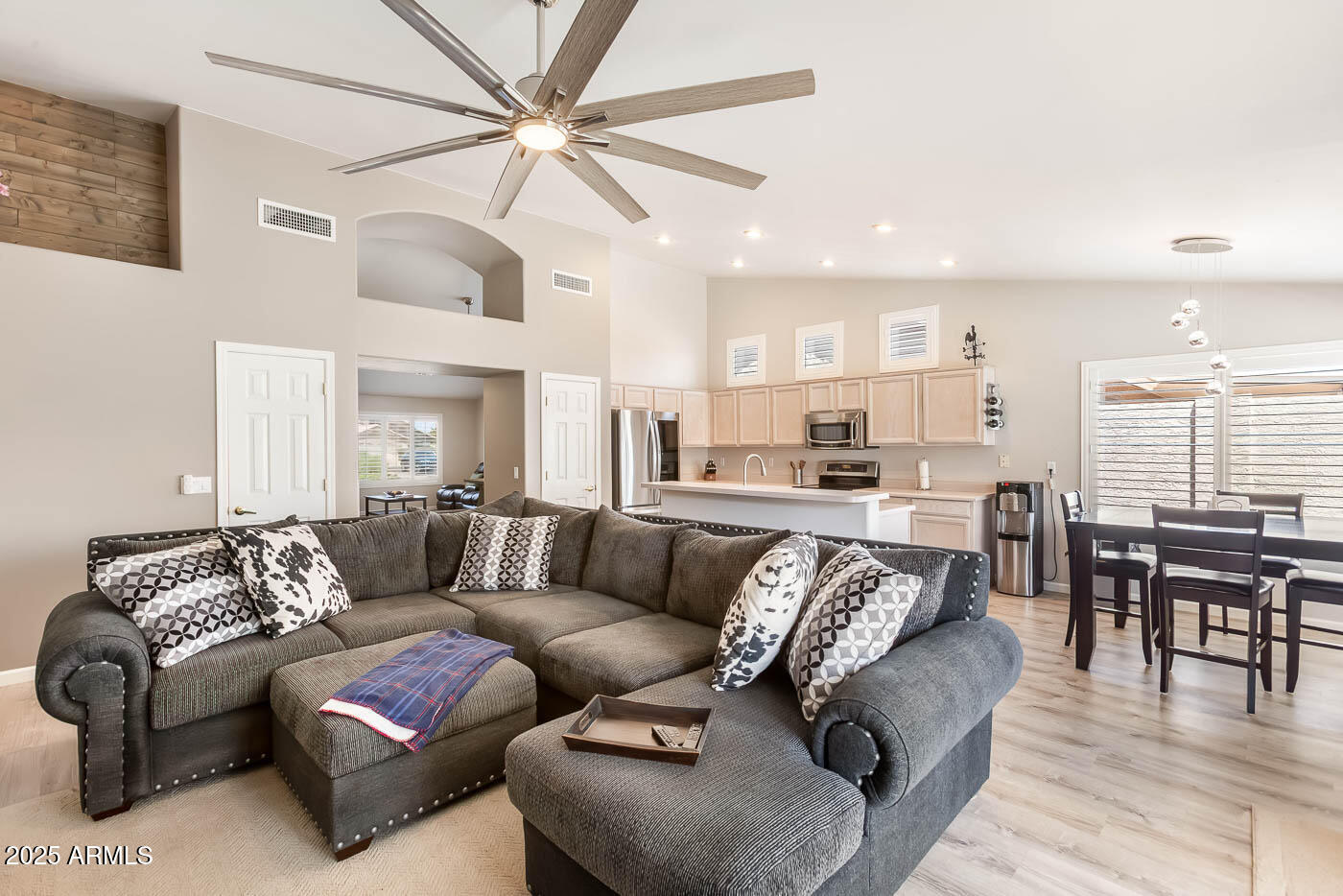 1111 S ROWEN --