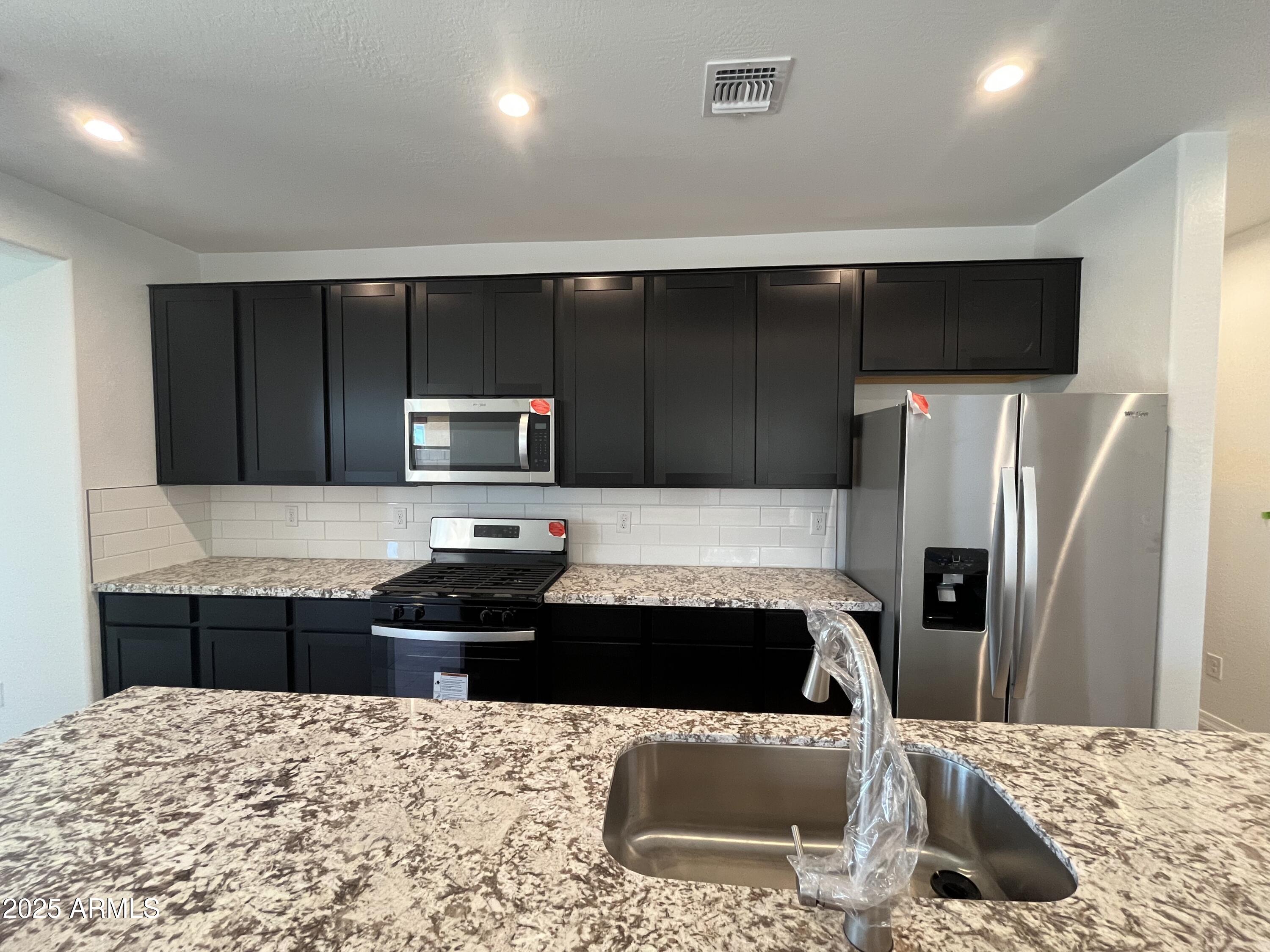 19021 W MARYLAND Avenue