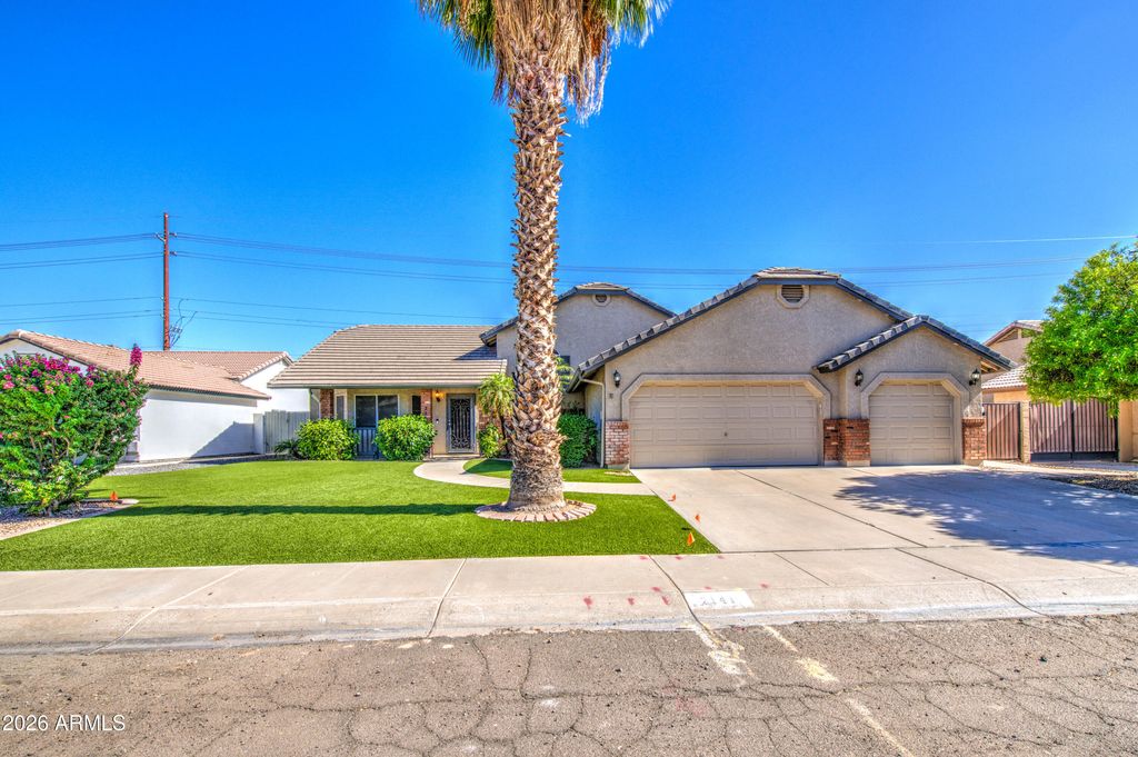 Photo of 2141 E Marquette Drive, Gilbert, AZ 85234 (MLS # 7044353)