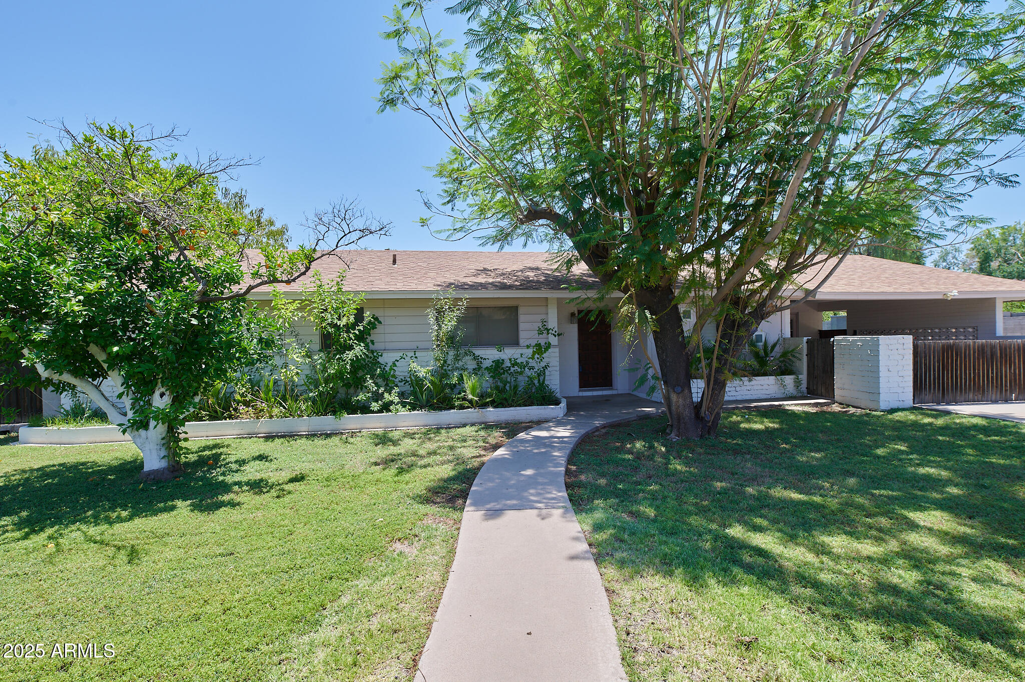 325 W LOMA Lane