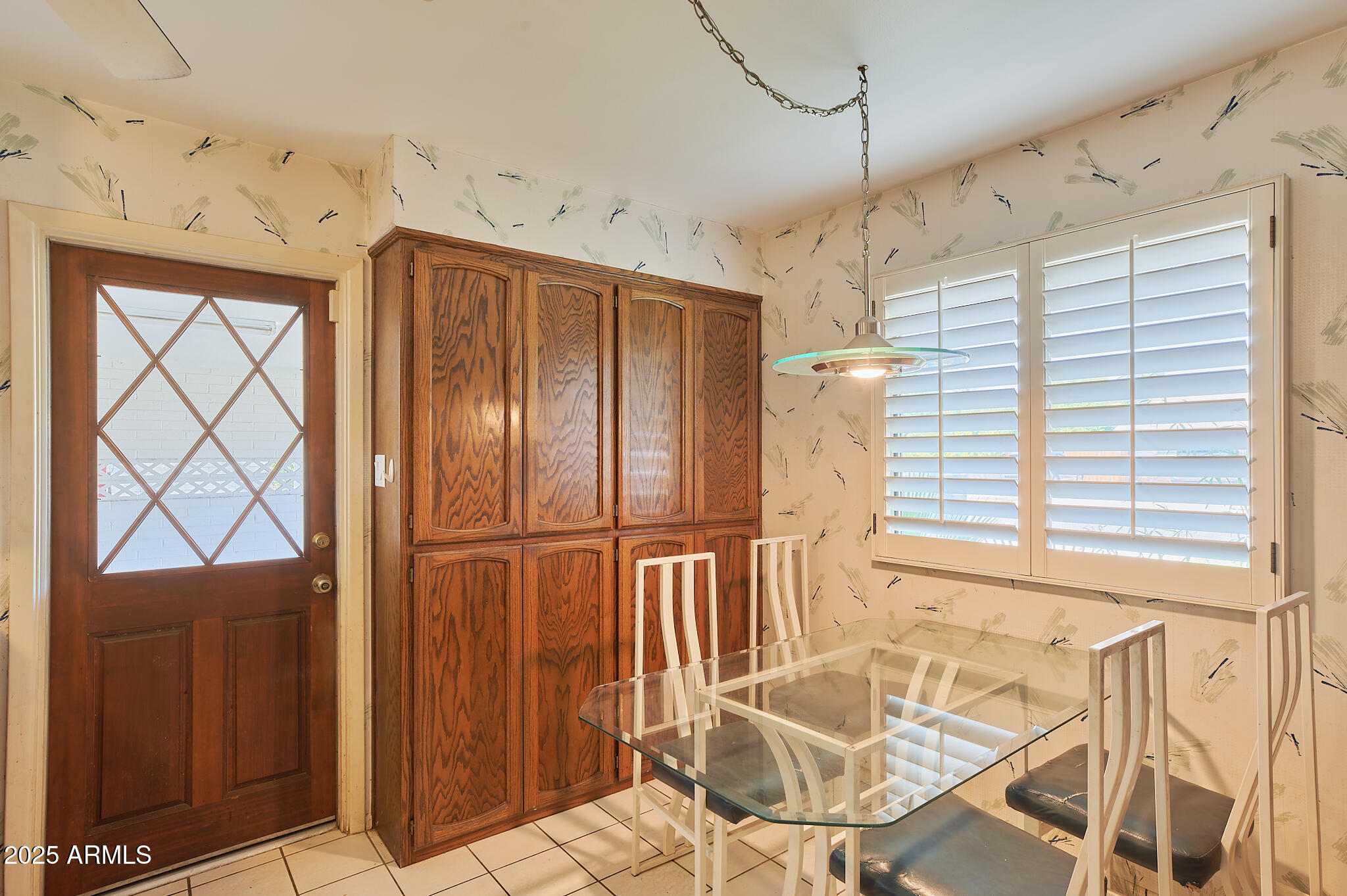 325 W LOMA Lane