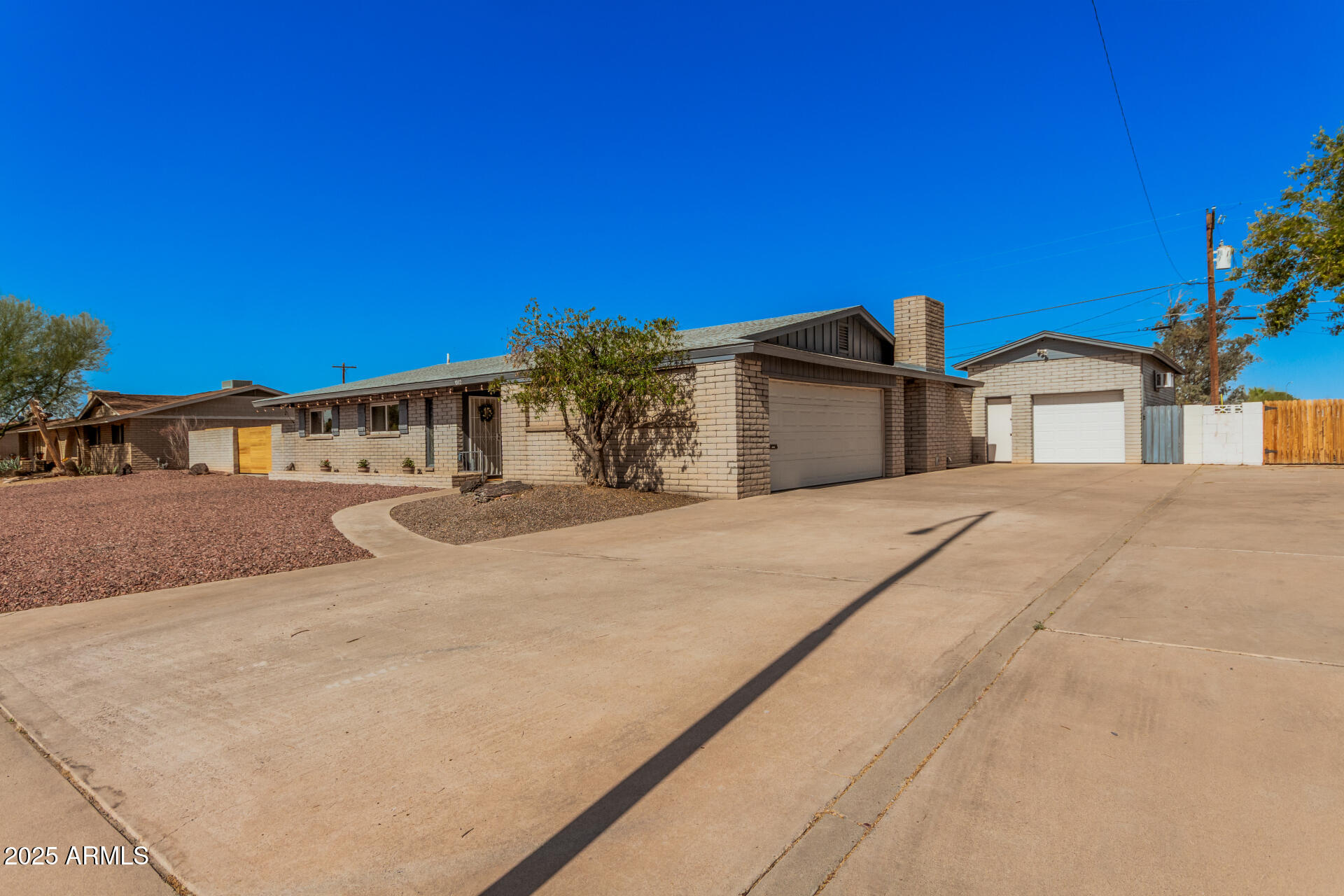 1002 W FAIRWAY Drive