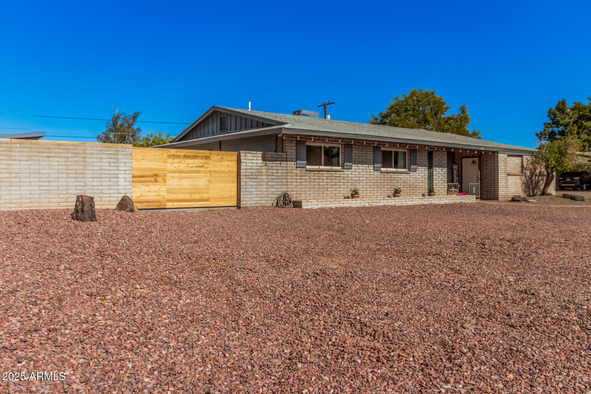 1002 W FAIRWAY Drive