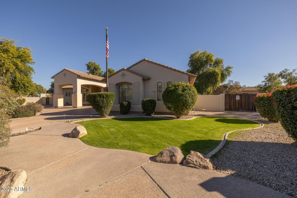 Photo of 377 E Clifton Court, Gilbert, AZ 85295 (MLS # 7018391)