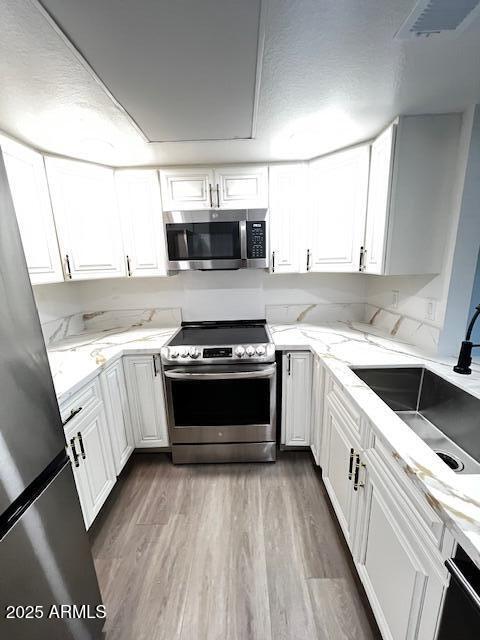 2115 W BELMONT Avenue 4