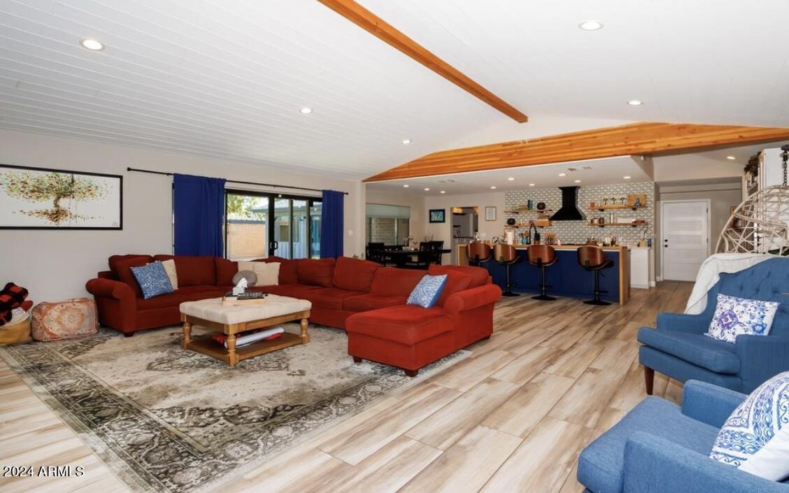 2023 W WINDSOR Avenue