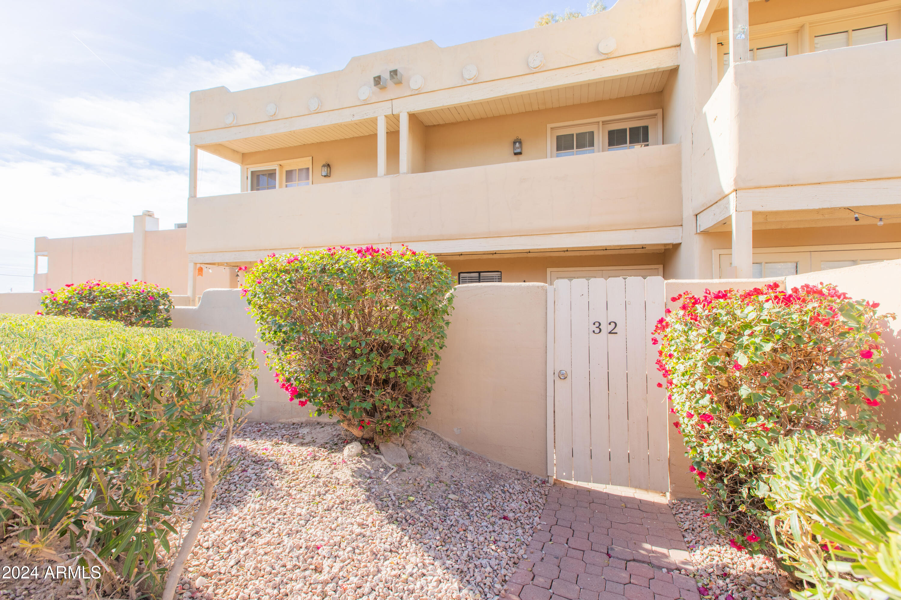 1425 E DESERT COVE Avenue 32