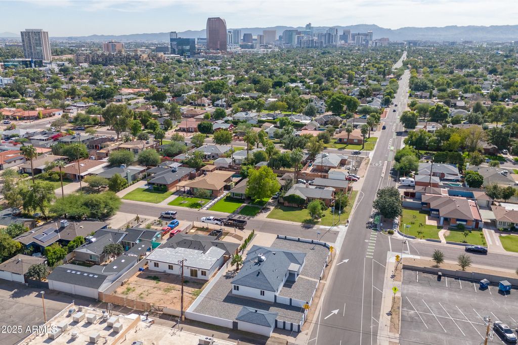 Photo of 346 W Edgemont Avenue, Phoenix, AZ 85003 (MLS # 6943253)