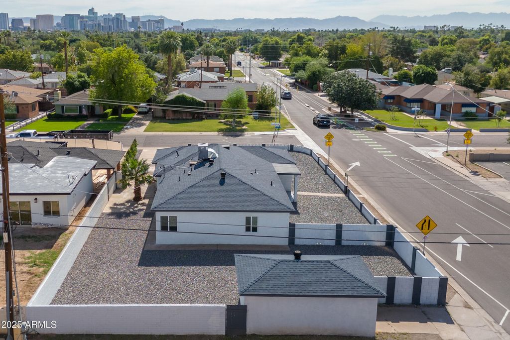 Photo of 346 W Edgemont Avenue, Phoenix, AZ 85003 (MLS # 6943253)