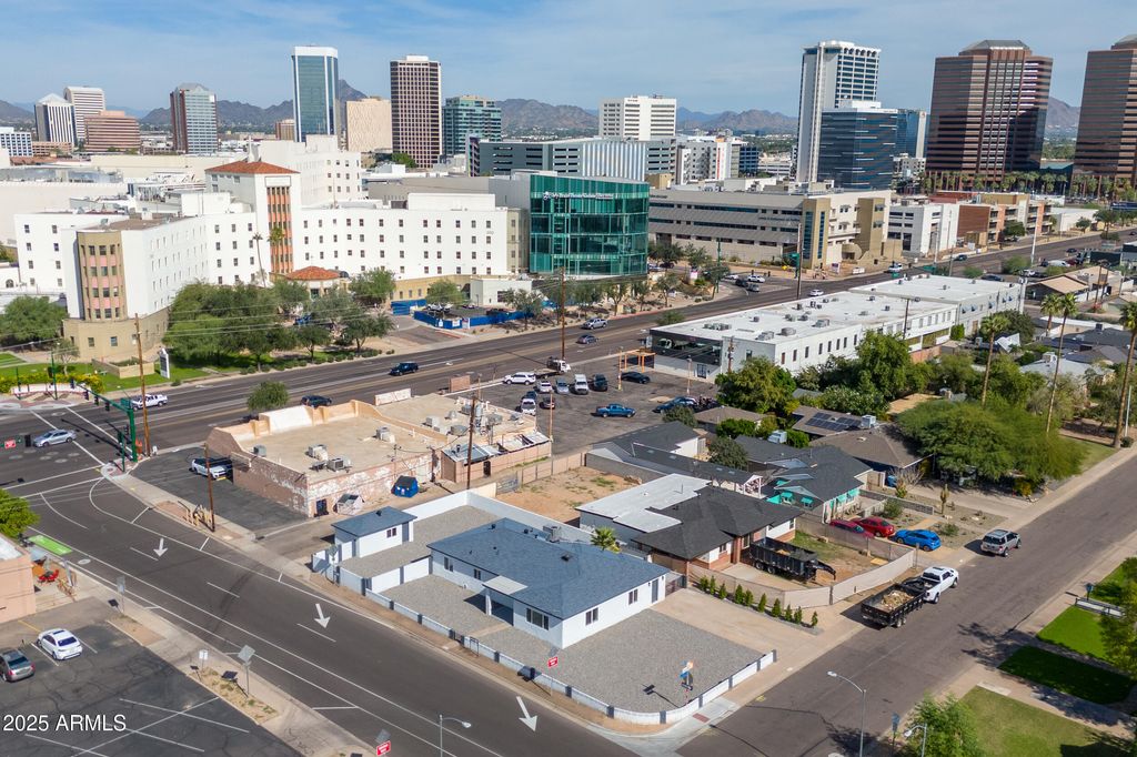 Photo of 346 W Edgemont Avenue, Phoenix, AZ 85003 (MLS # 6943253)