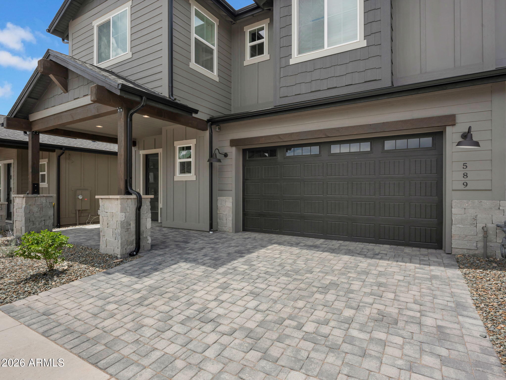 589 N SNOWBERRY Circle