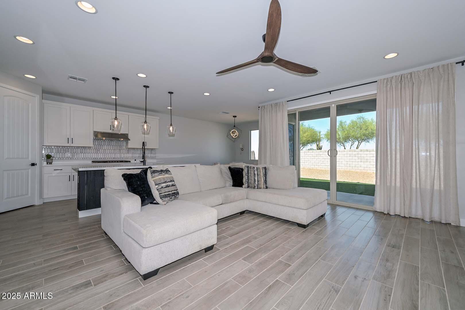 26428 N THORNHILL Drive