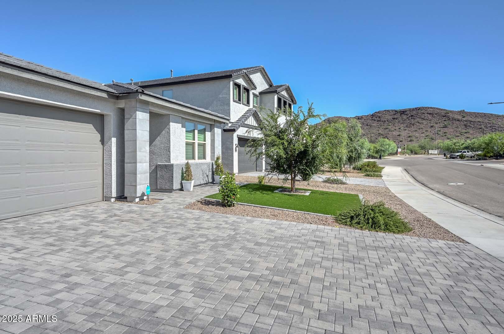 26428 N THORNHILL Drive
