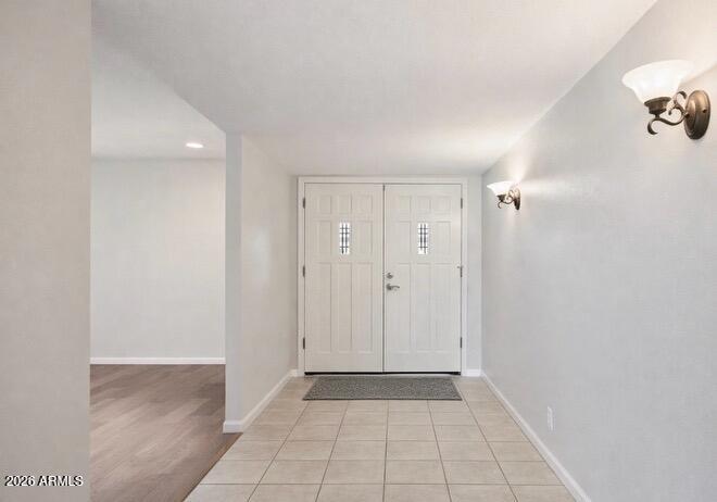 2064 E KENWOOD Circle