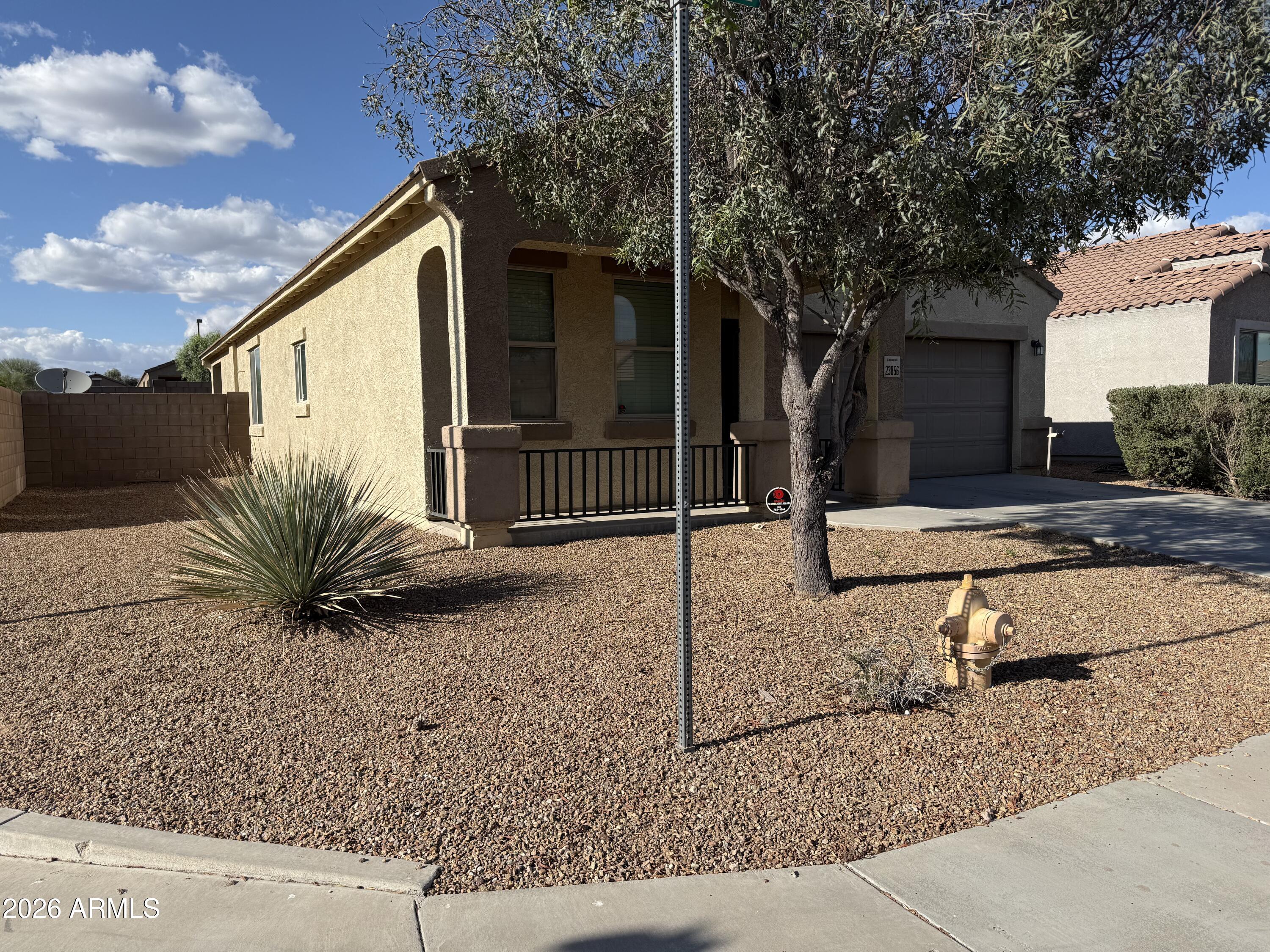 23856 W TAMARISK Avenue