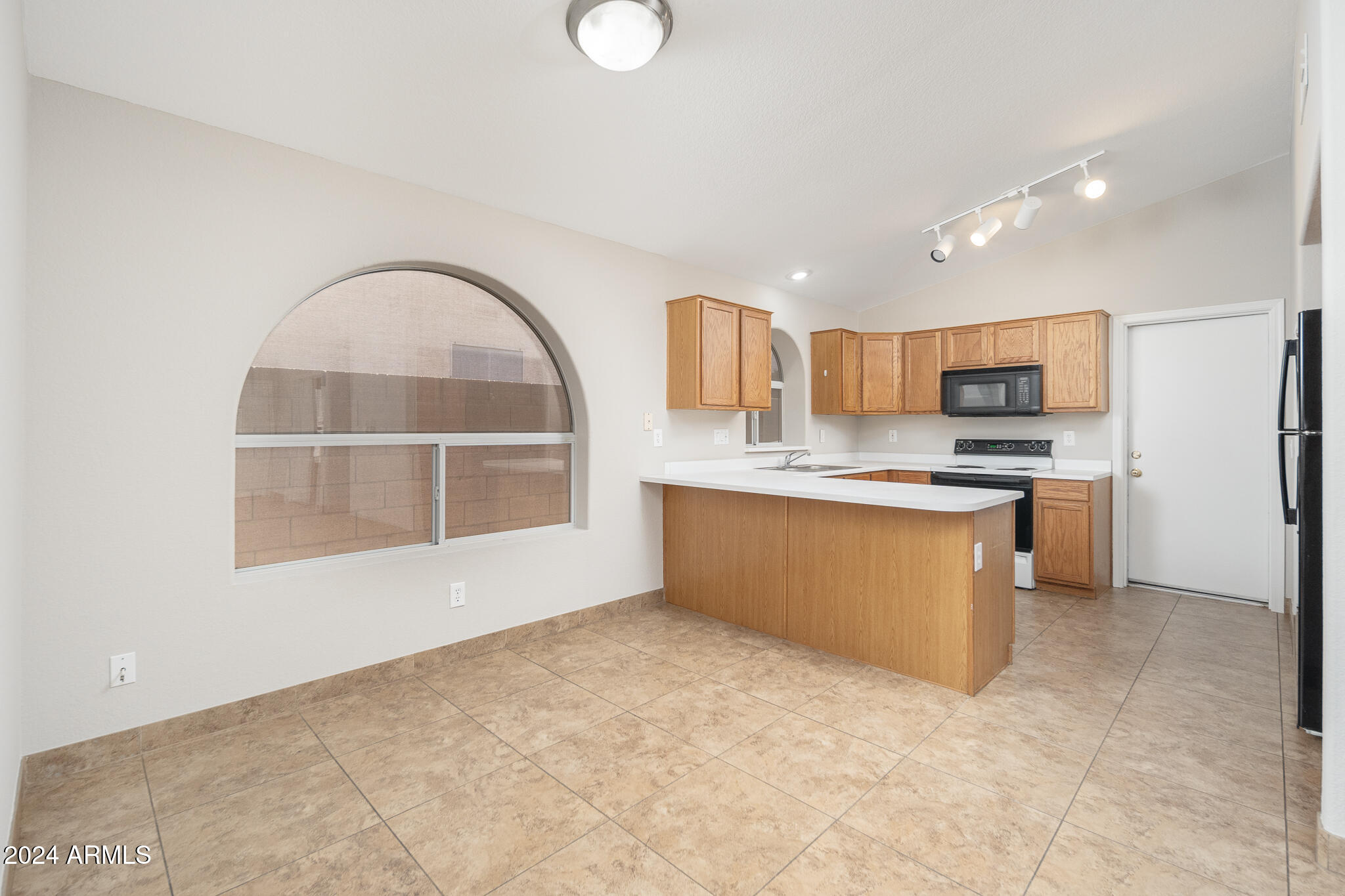 Avondale, Arizona 85392, United States, 3 Bedrooms Bedrooms, ,2 BathroomsBathrooms,Residential,Pending,19065