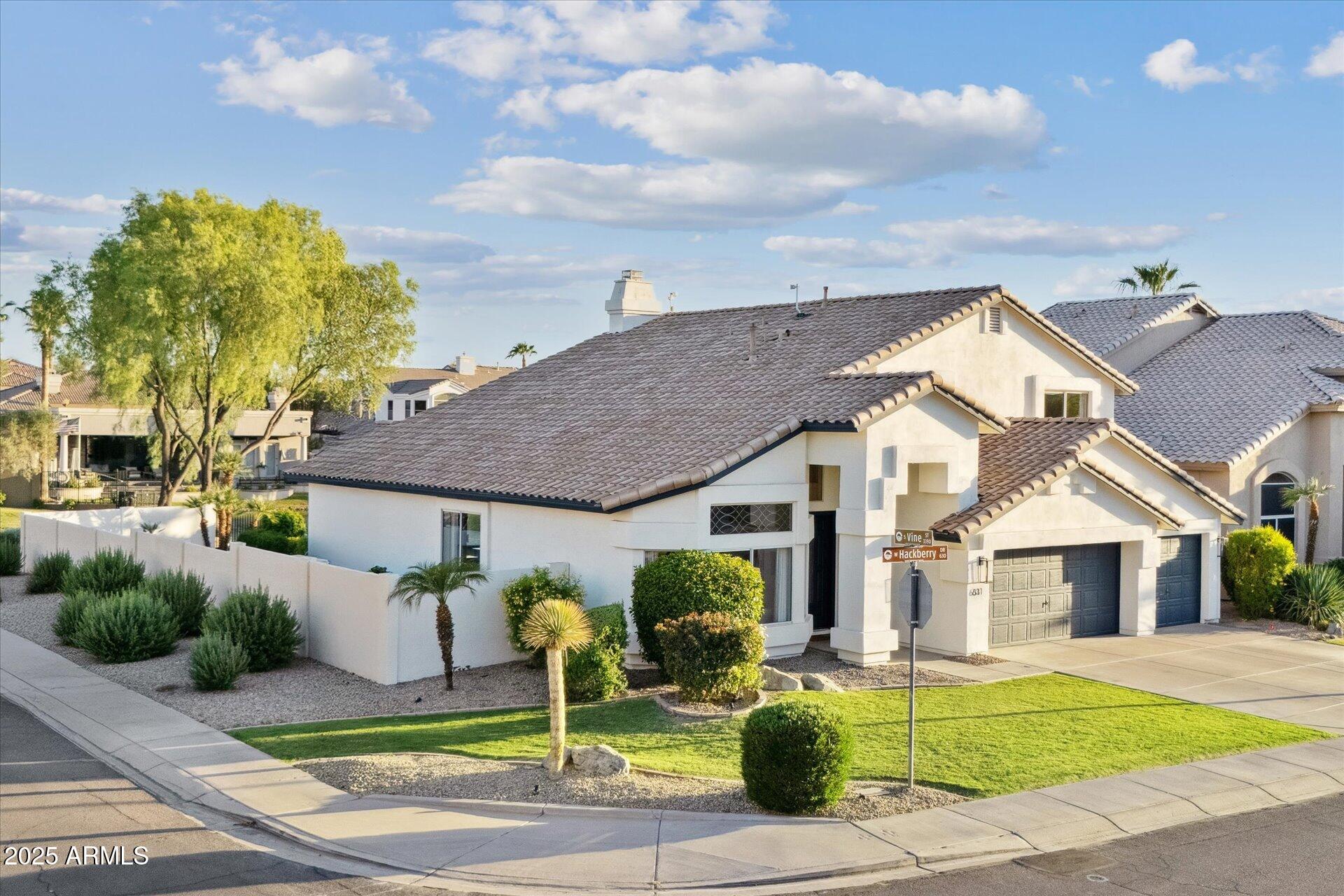 631 W HACKBERRY Drive