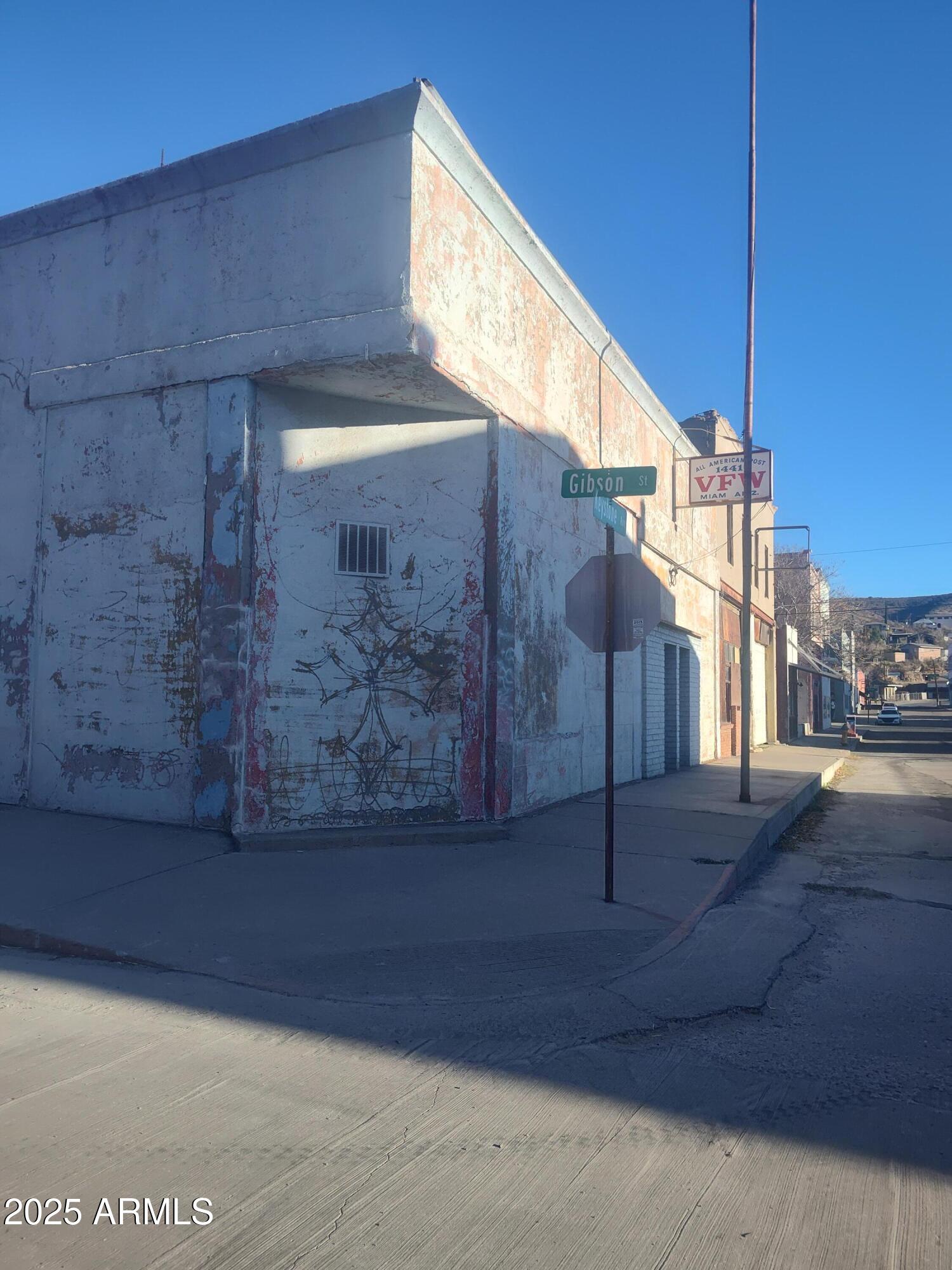 195 N KEYSTONE Avenue