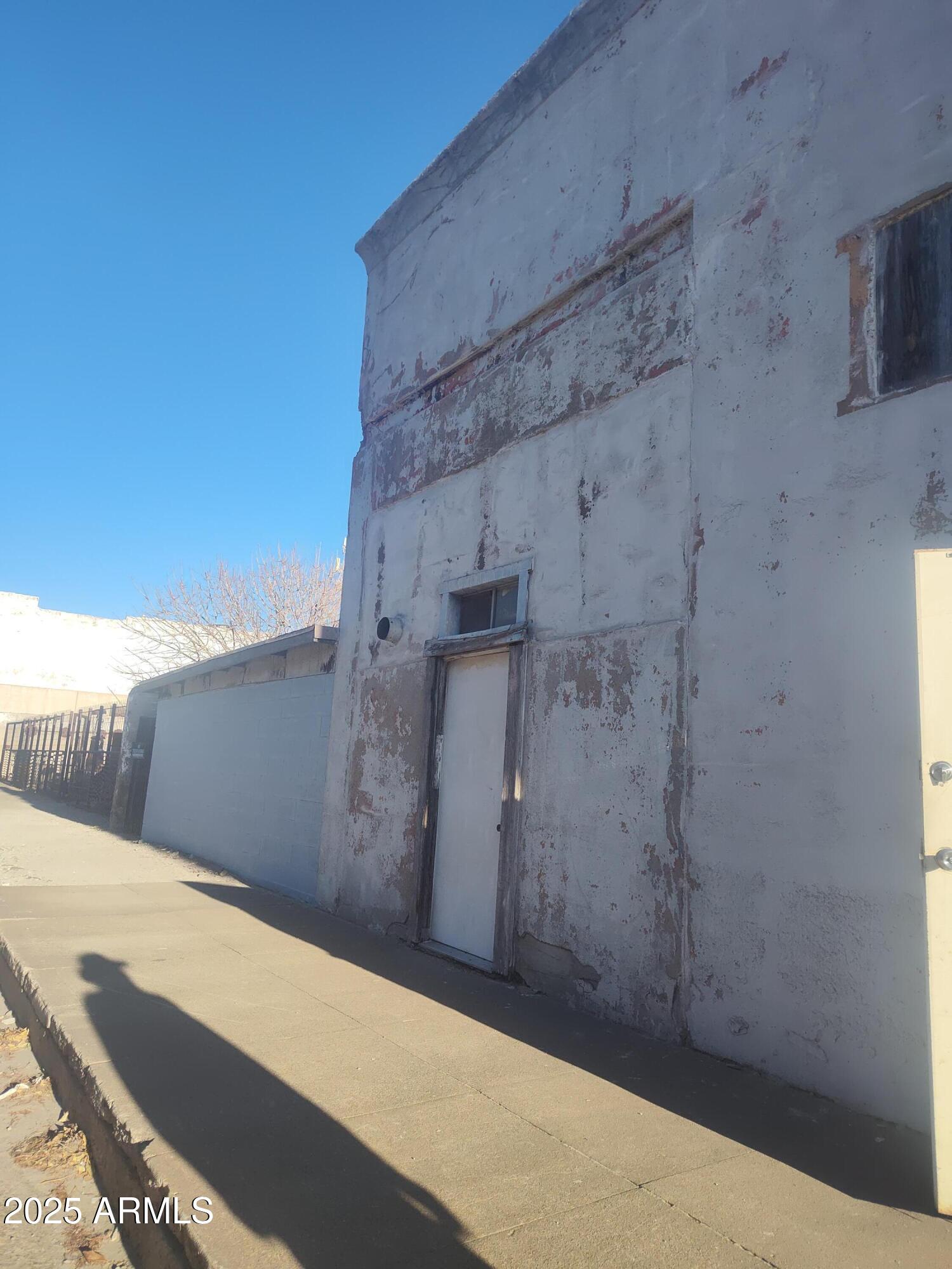 195 N KEYSTONE Avenue