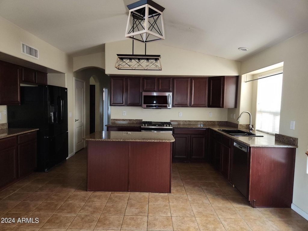 Photo of 3925 W Kings Avenue, Phoenix, AZ 85053 (MLS # 7000902)