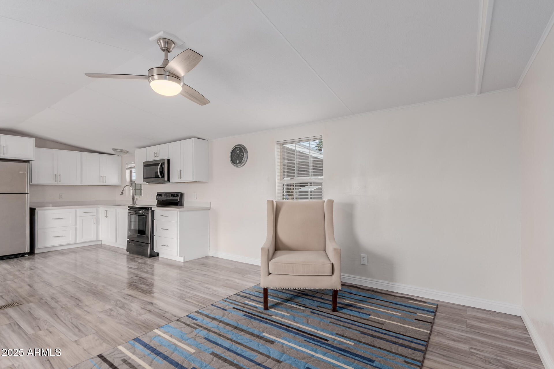 2000 S APACHE Road 276