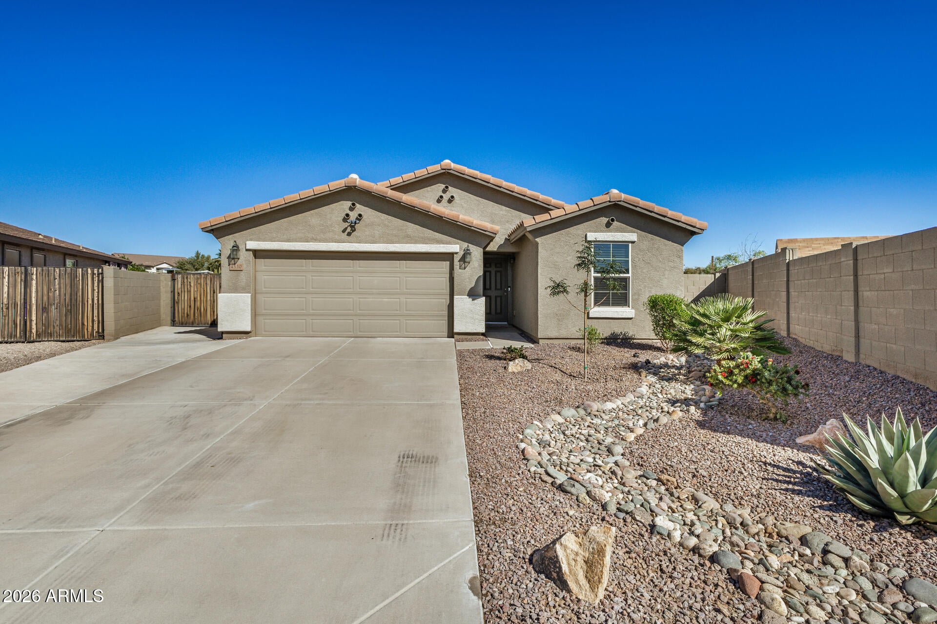 4530 E LONGHORN Street