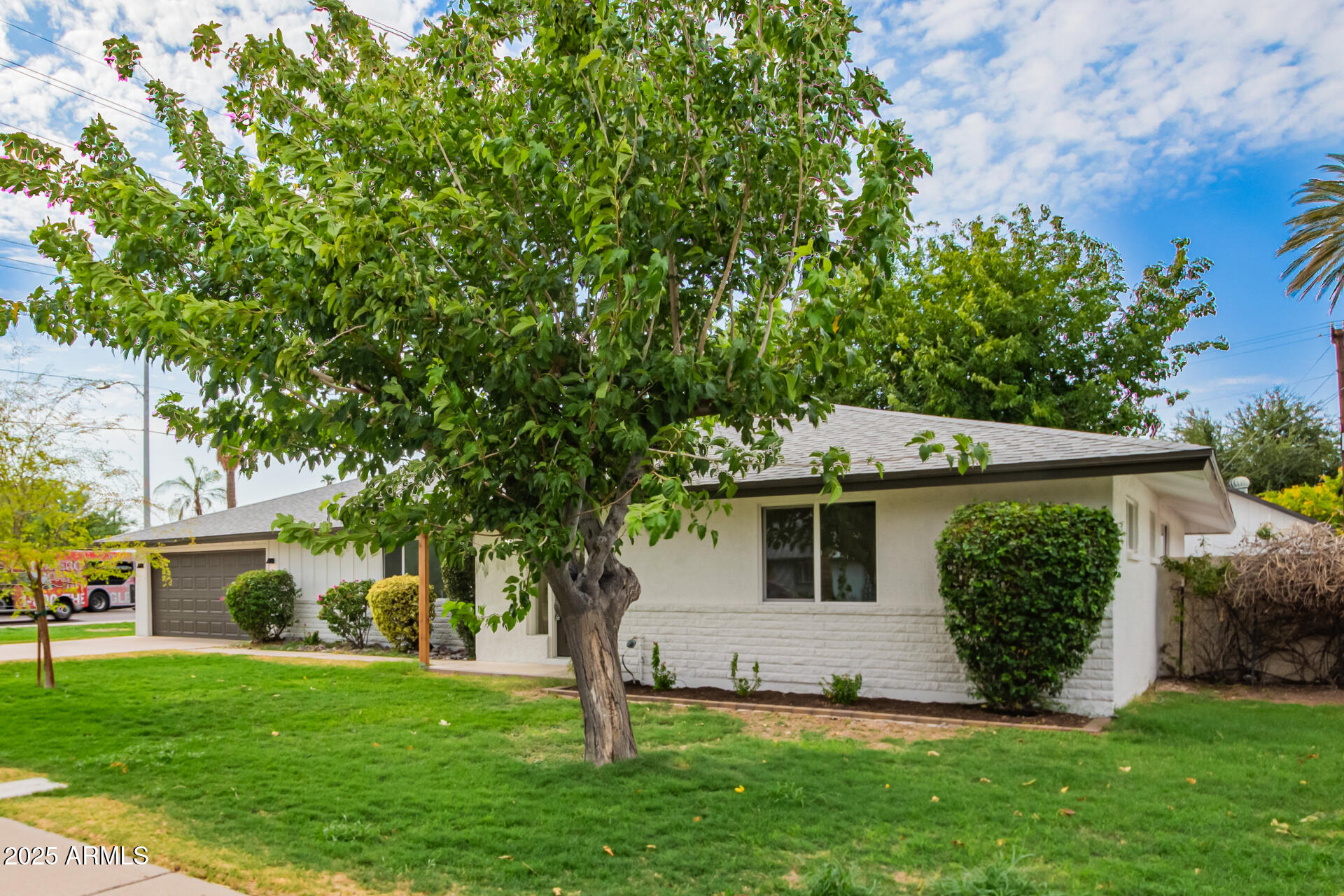 1202 E PALMAIRE Avenue