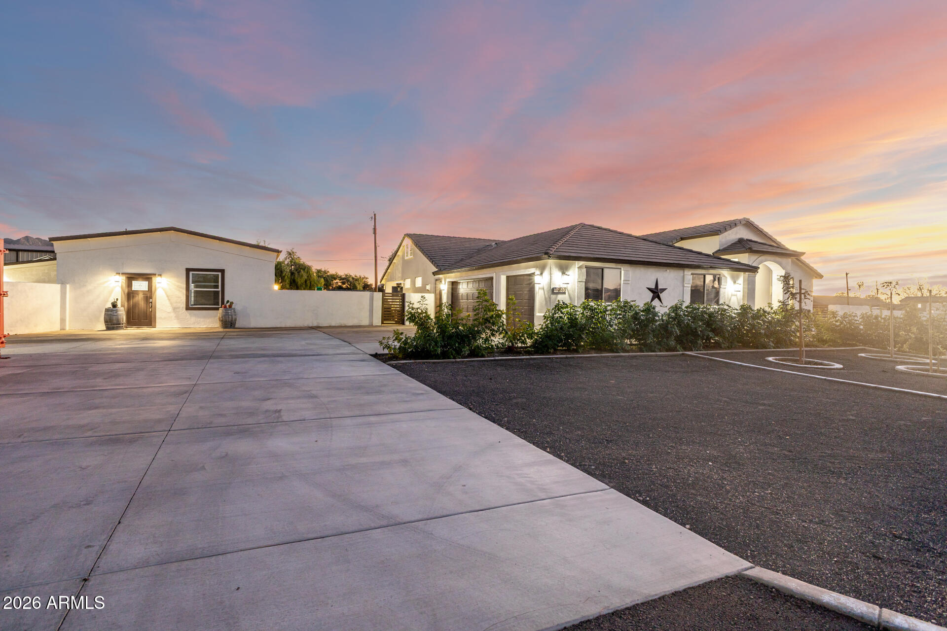 2863 E CEDAR WAXWING Drive