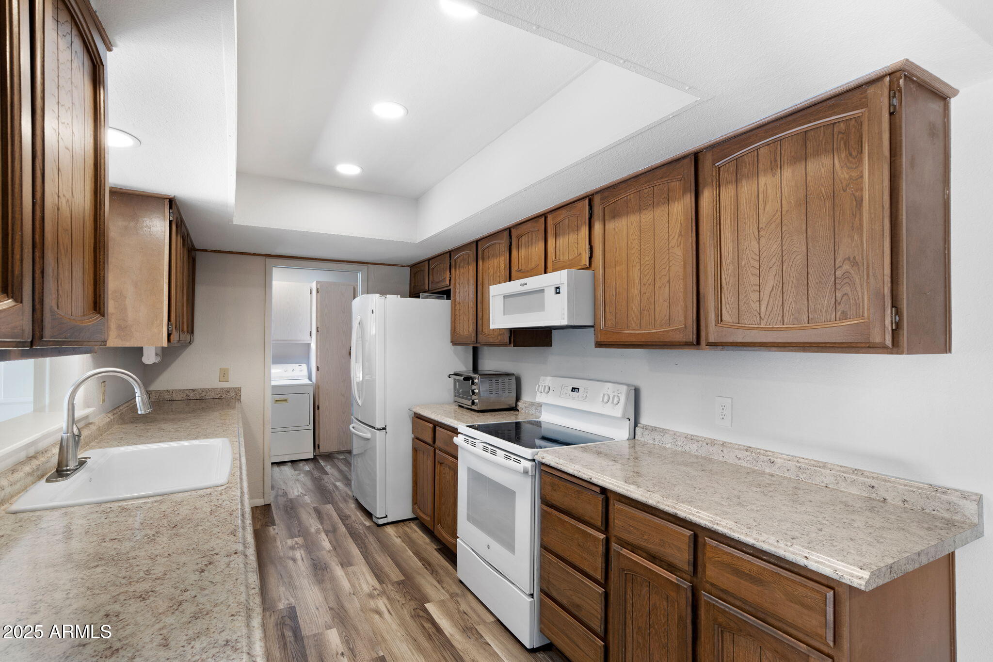 735 LEISURE WORLD --