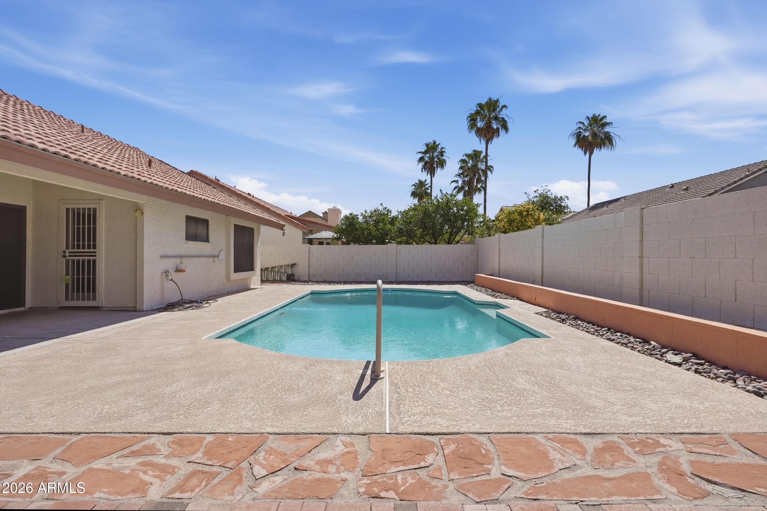 6719 W KERRY Lane