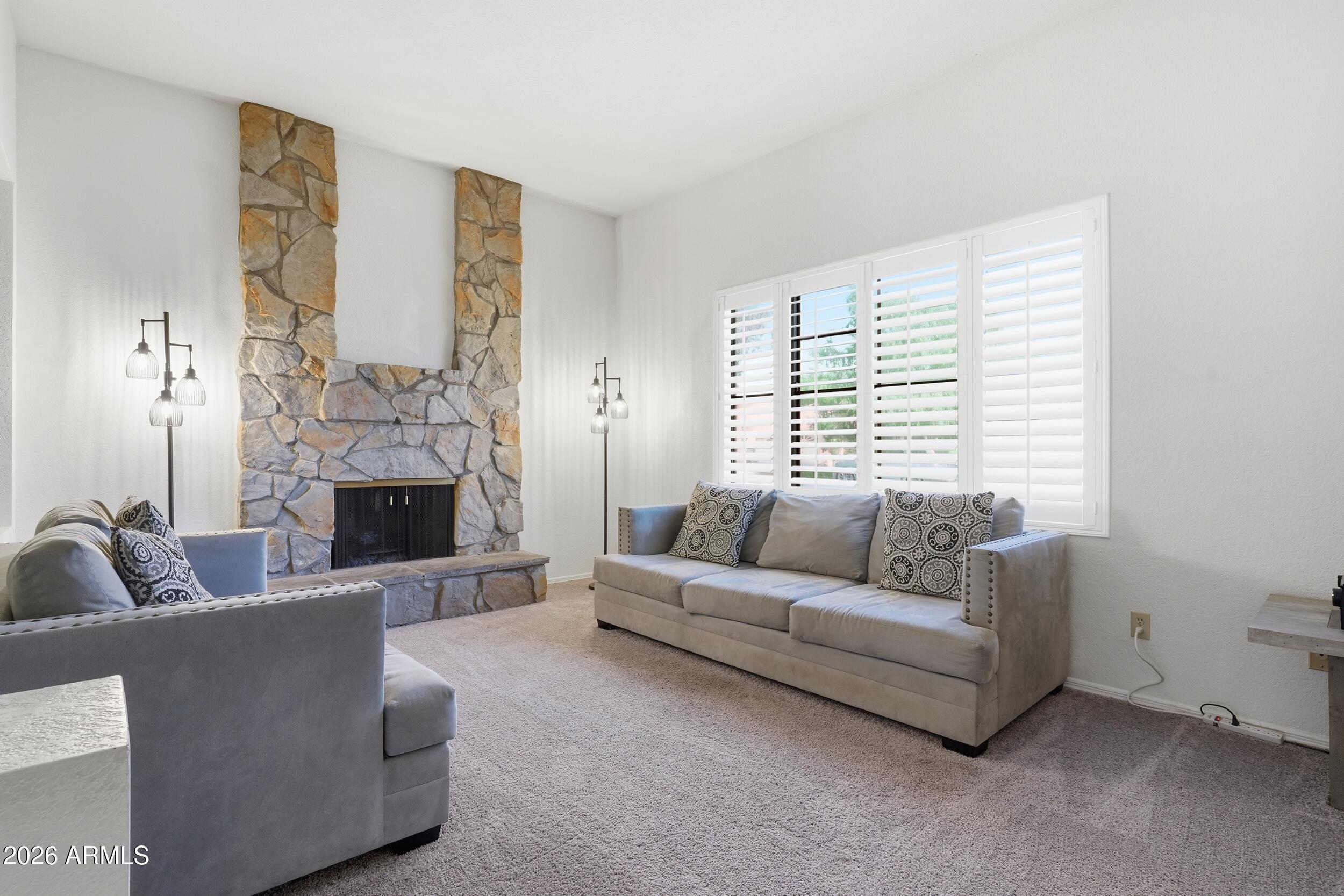 6719 W KERRY Lane