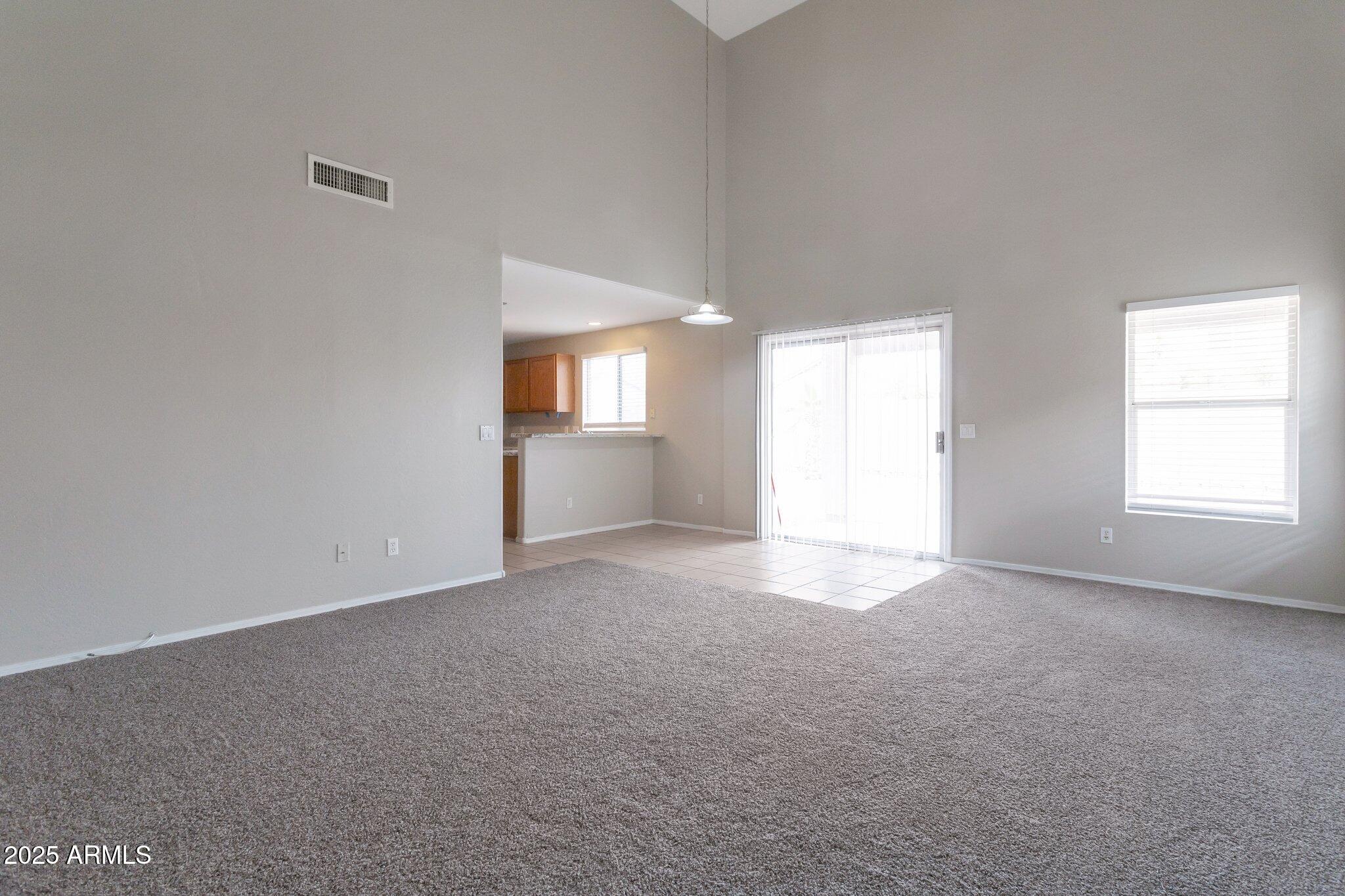 11218 W GLENROSA Avenue