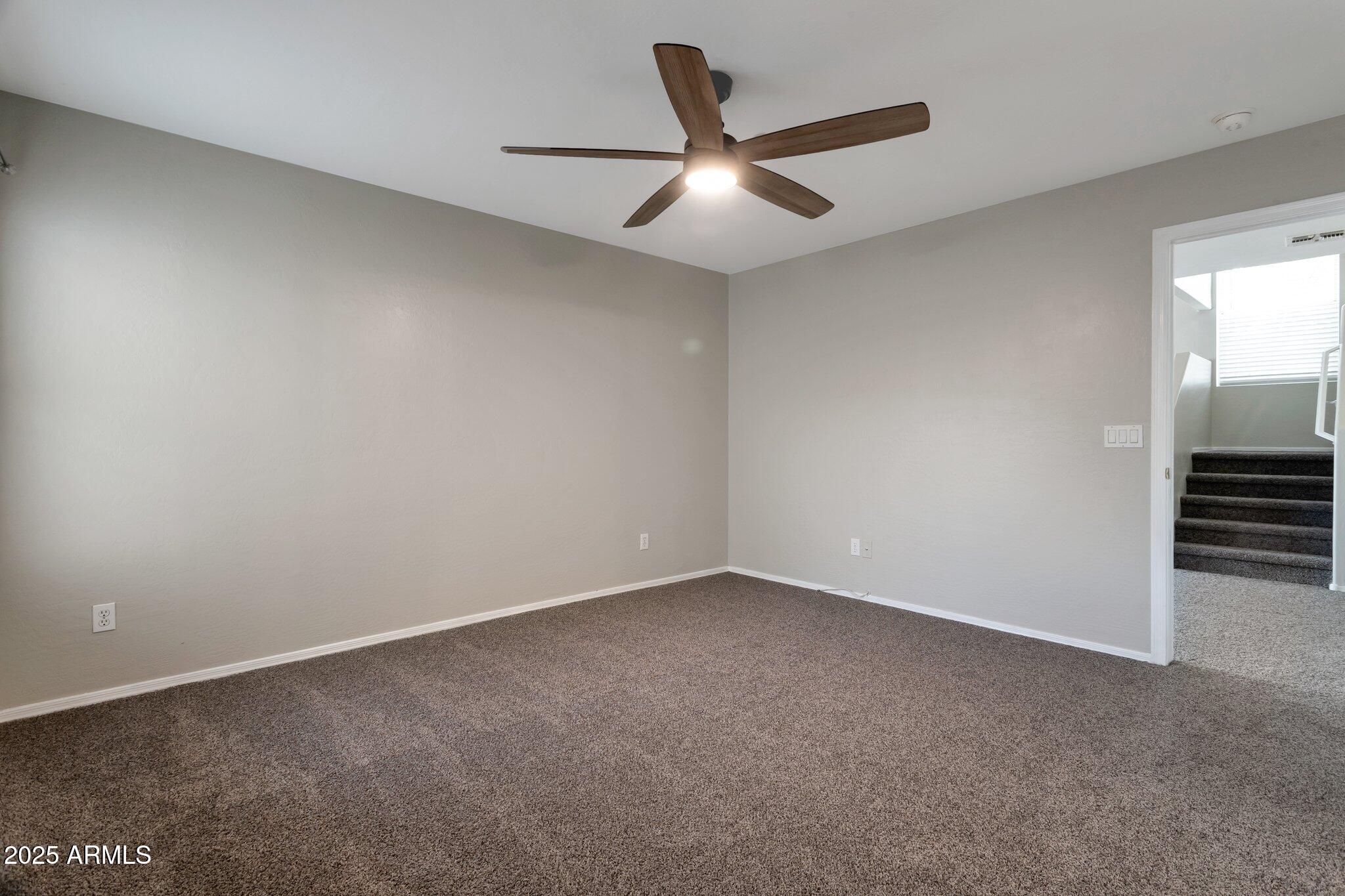 11218 W GLENROSA Avenue