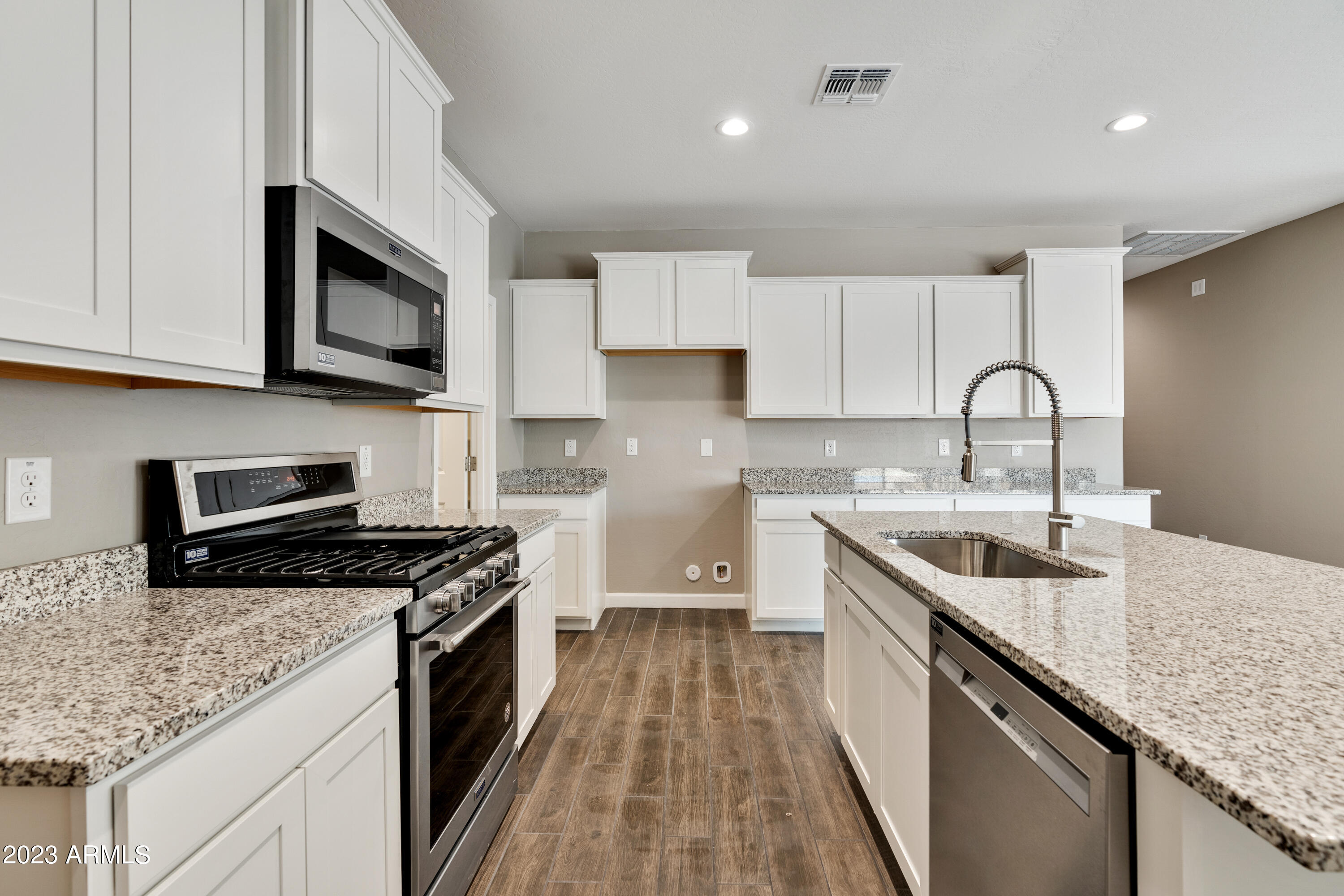 Photo 6 of 51 of 40040 W Sunland Drive house