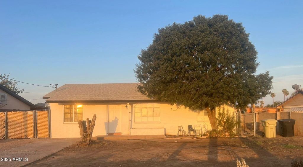 Photo of 7721 N 63rd Avenue, Glendale, AZ 85301 (MLS # 6951478)