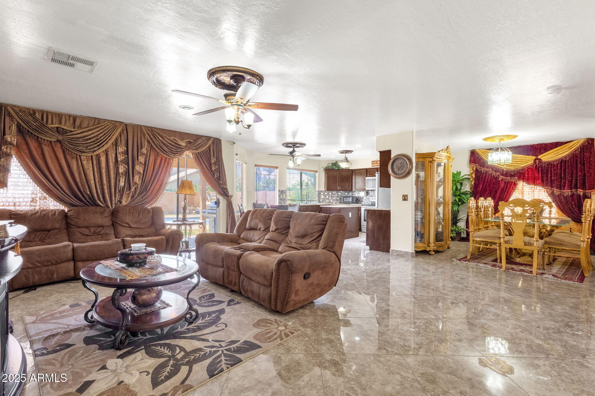 735 E GERONIMO Street