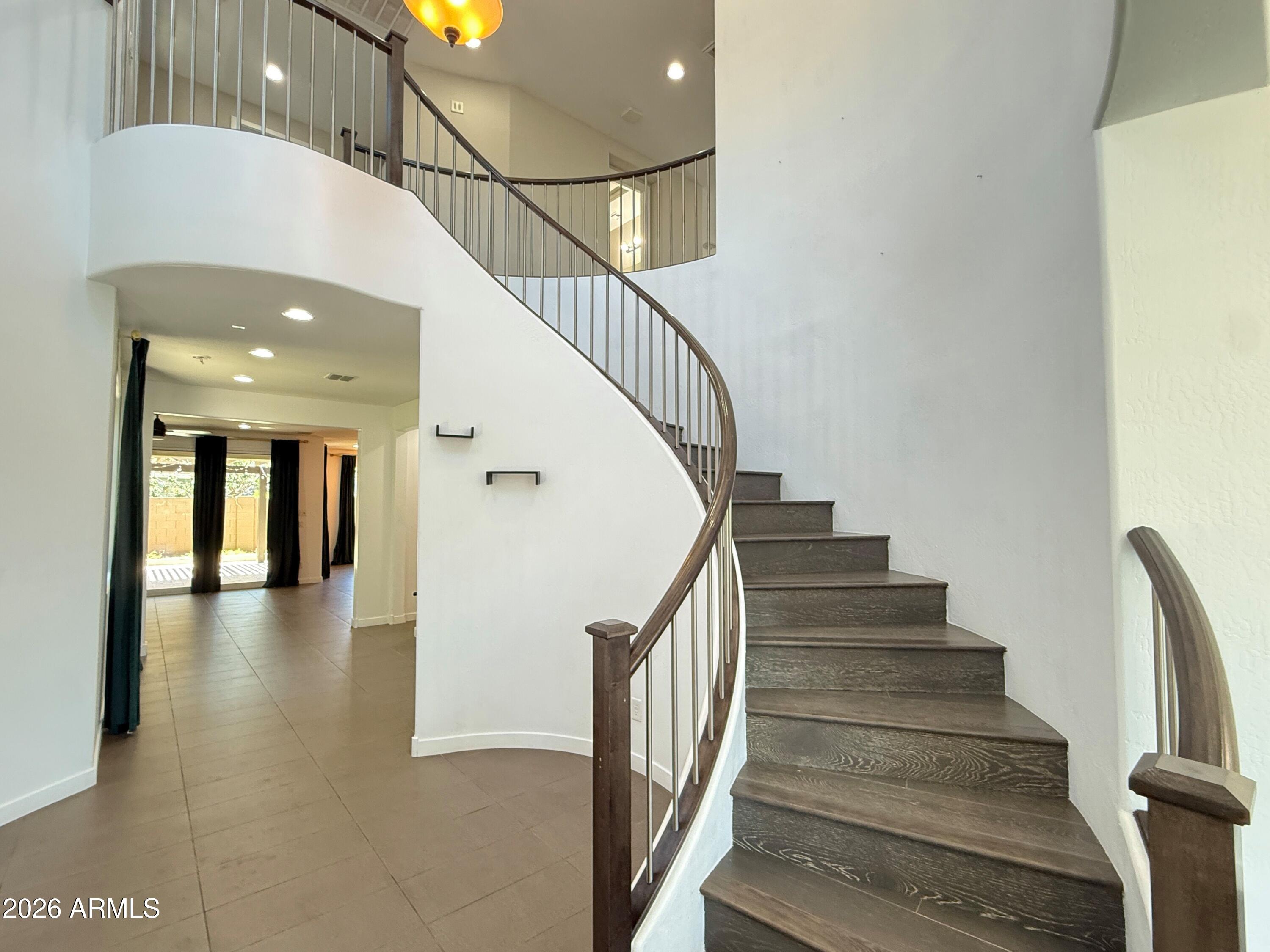 1729 W Myrna Lane