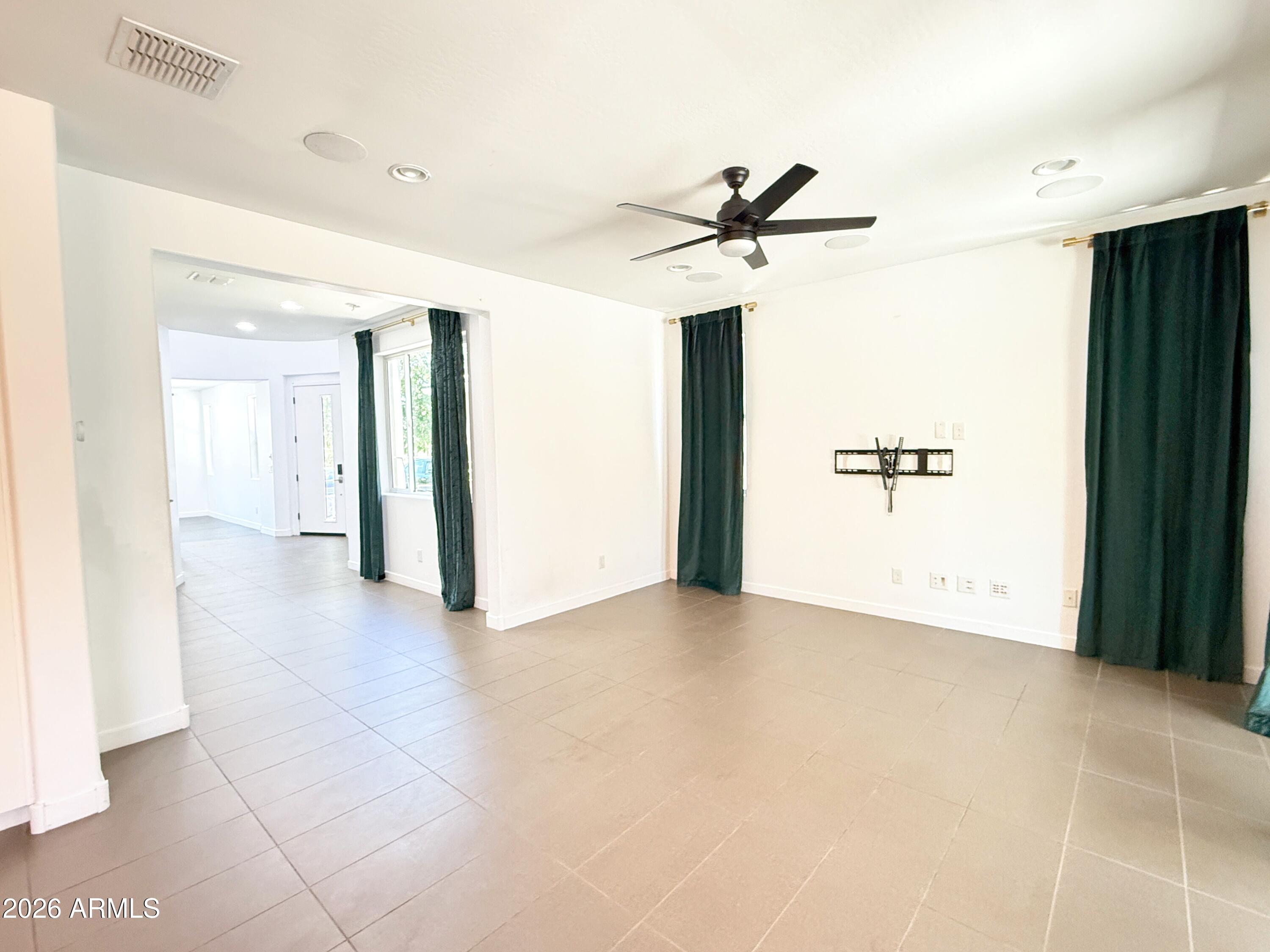1729 W Myrna Lane