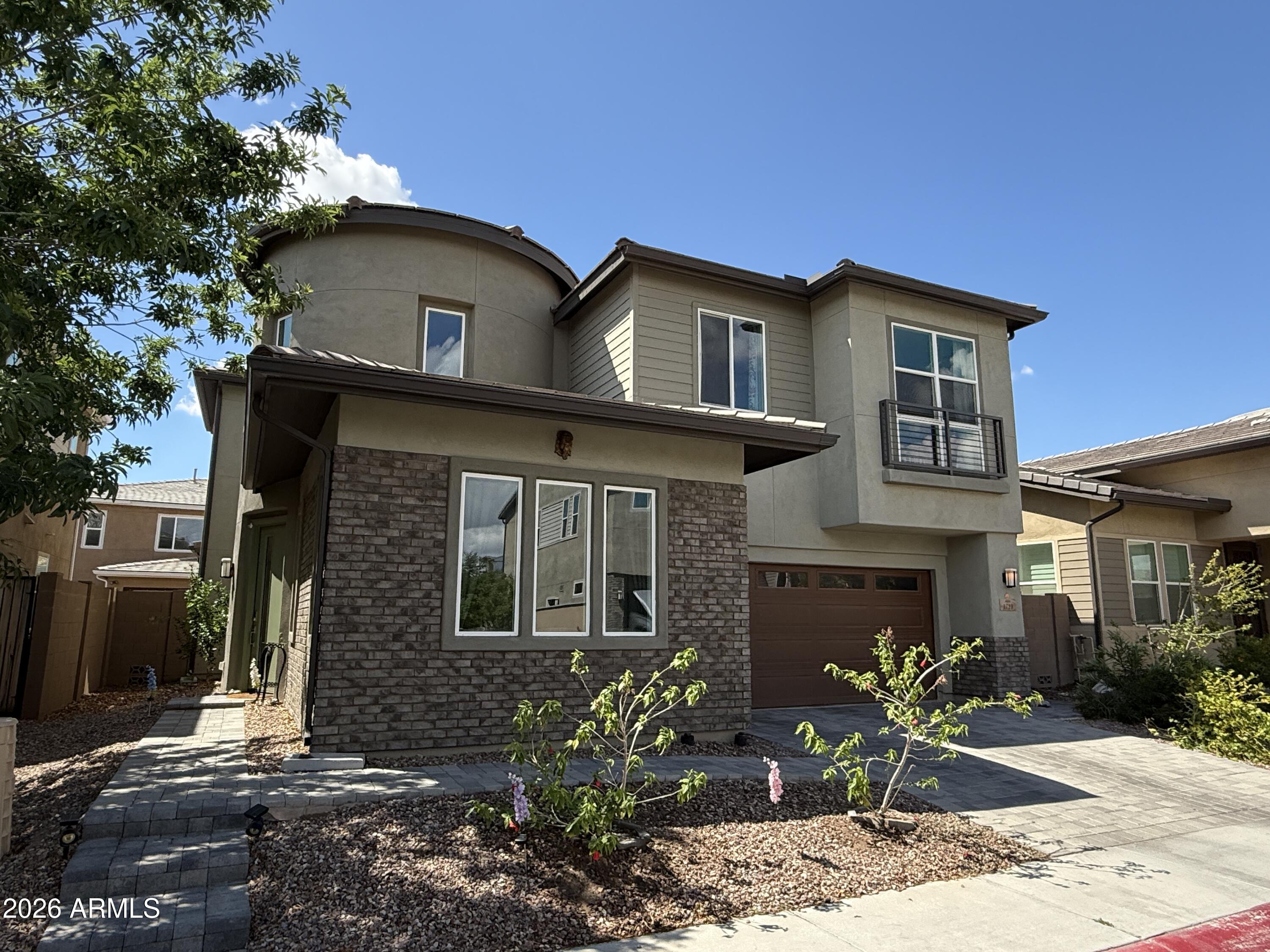 1729 W Myrna Lane