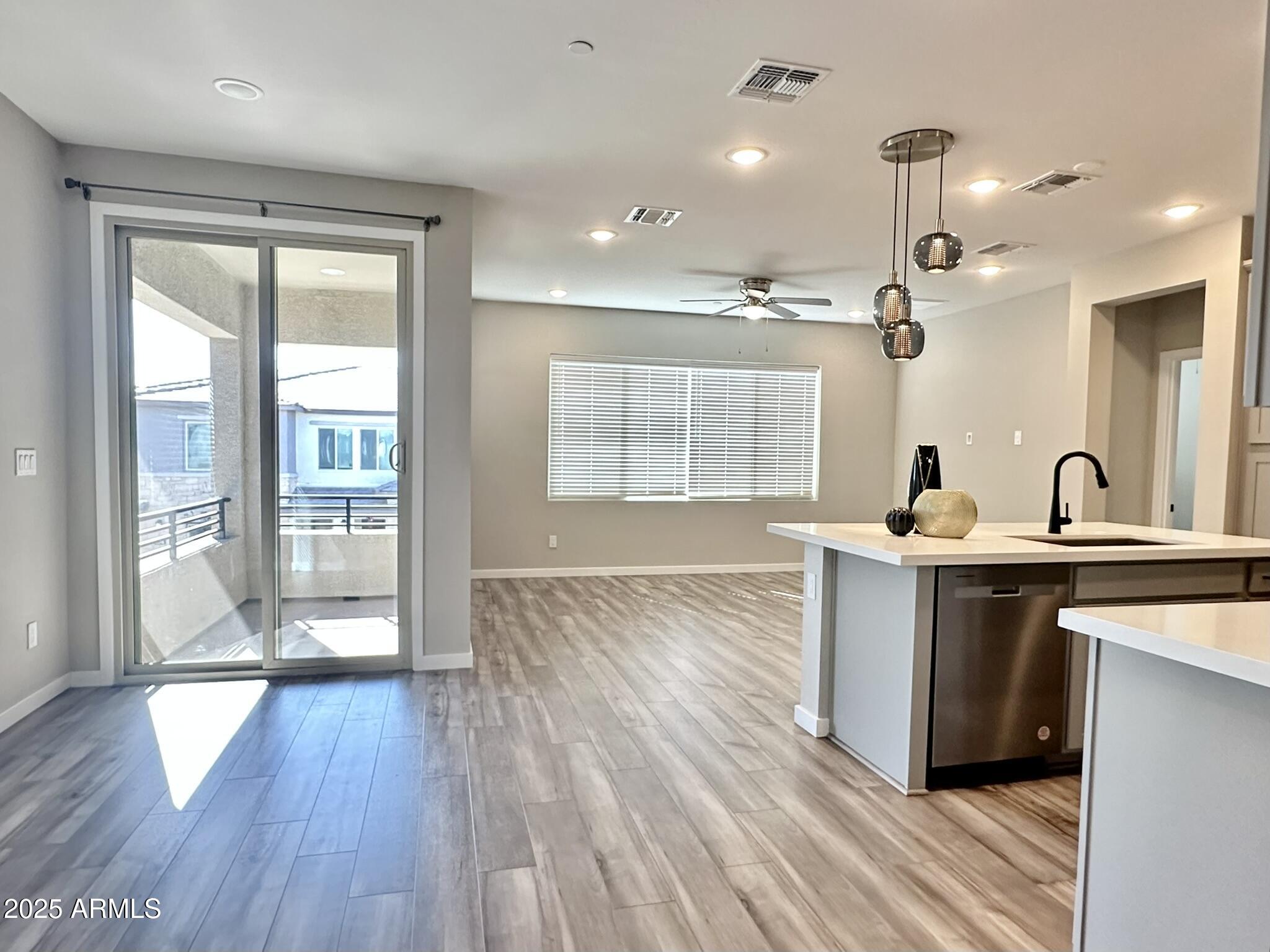 746 E DORAL Avenue 201
