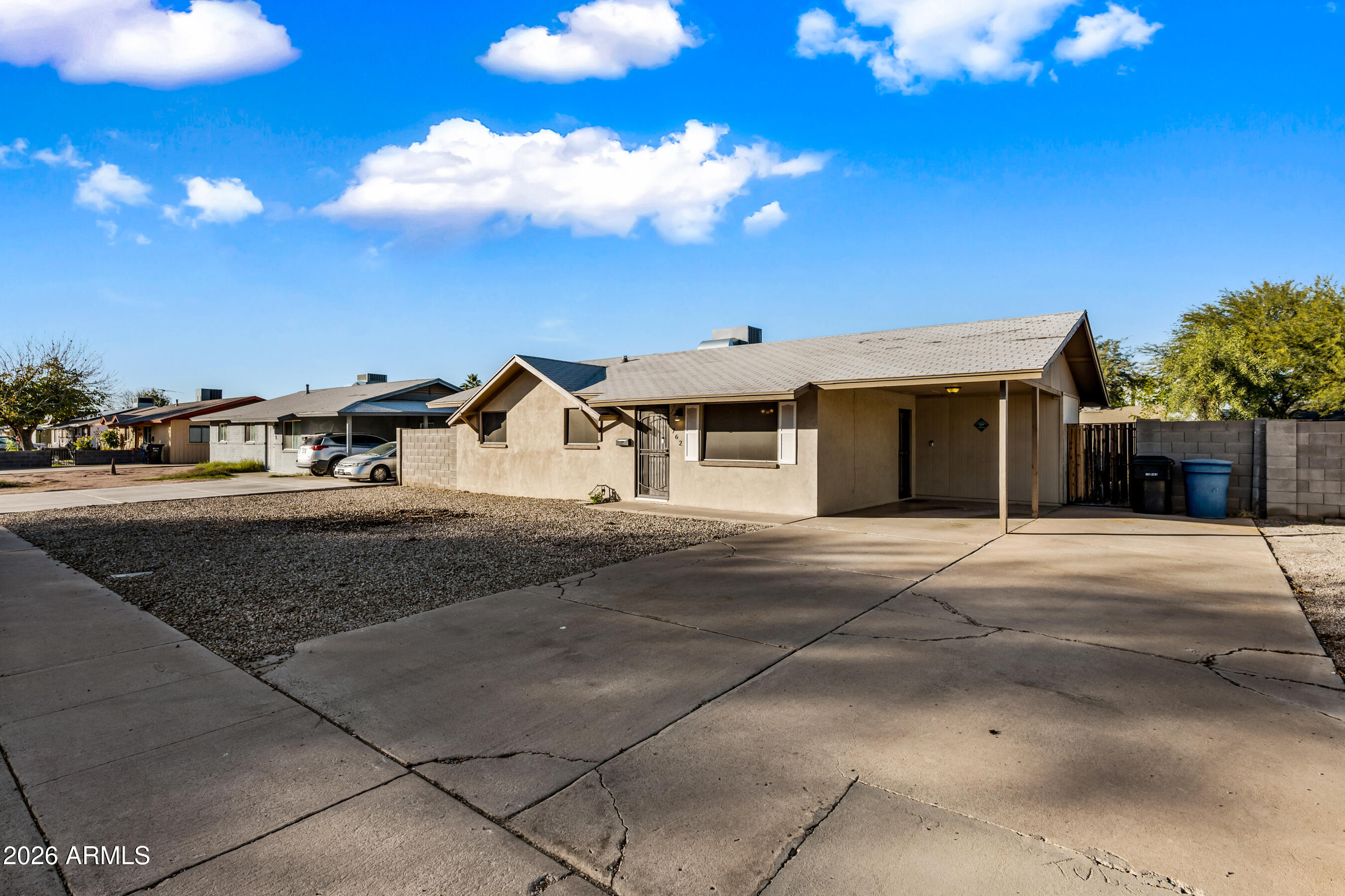 762 E CARLA VISTA Drive