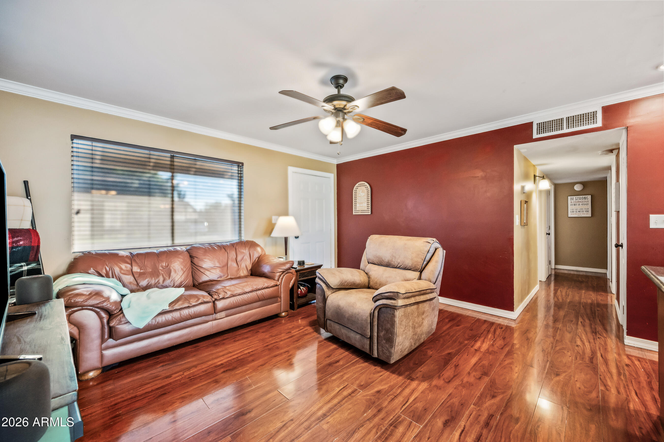 762 E CARLA VISTA Drive