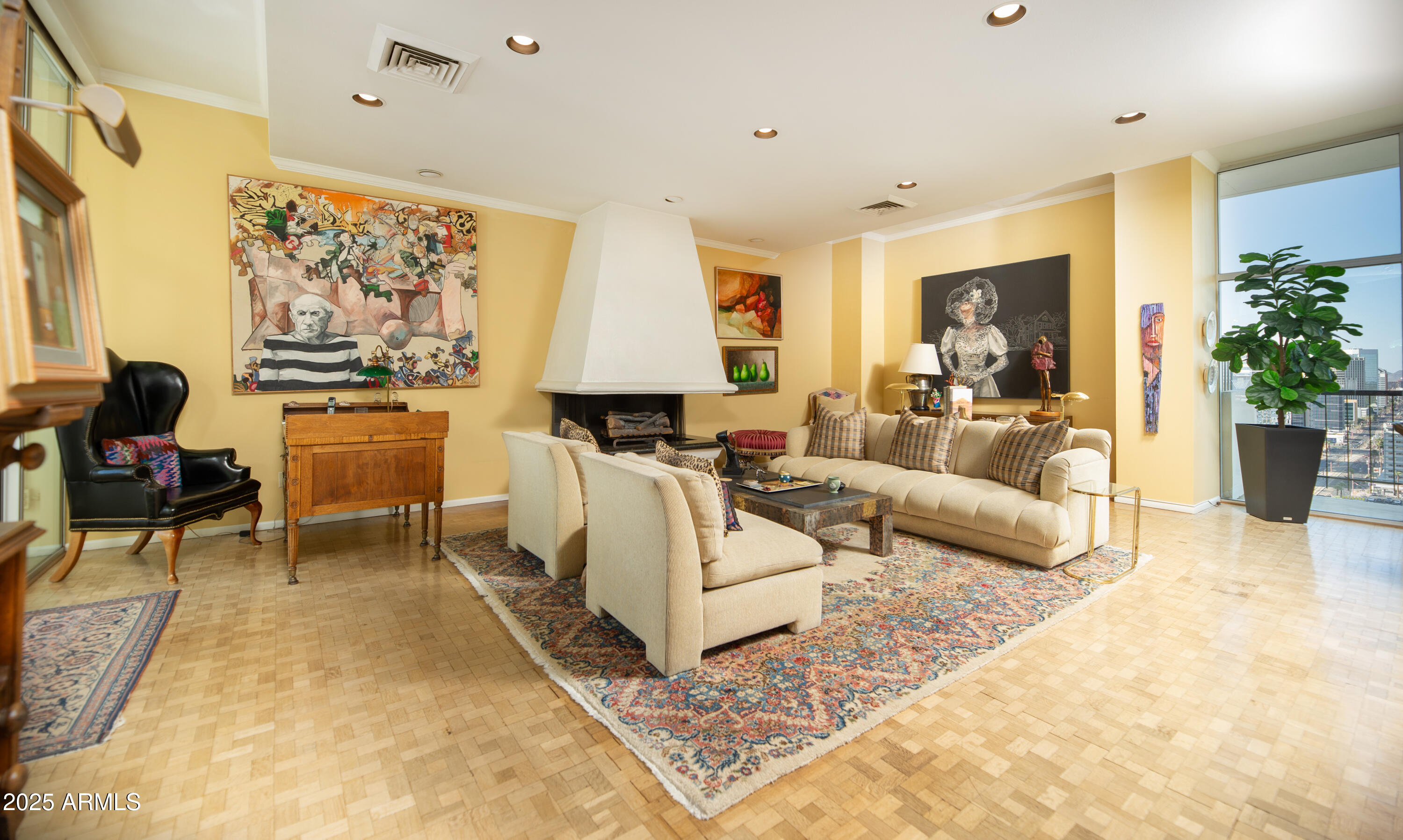 2323 N CENTRAL Avenue PH-C