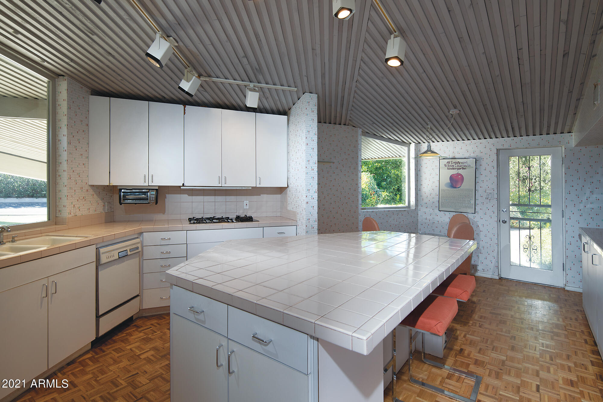 PARADISE HILLS - Residential