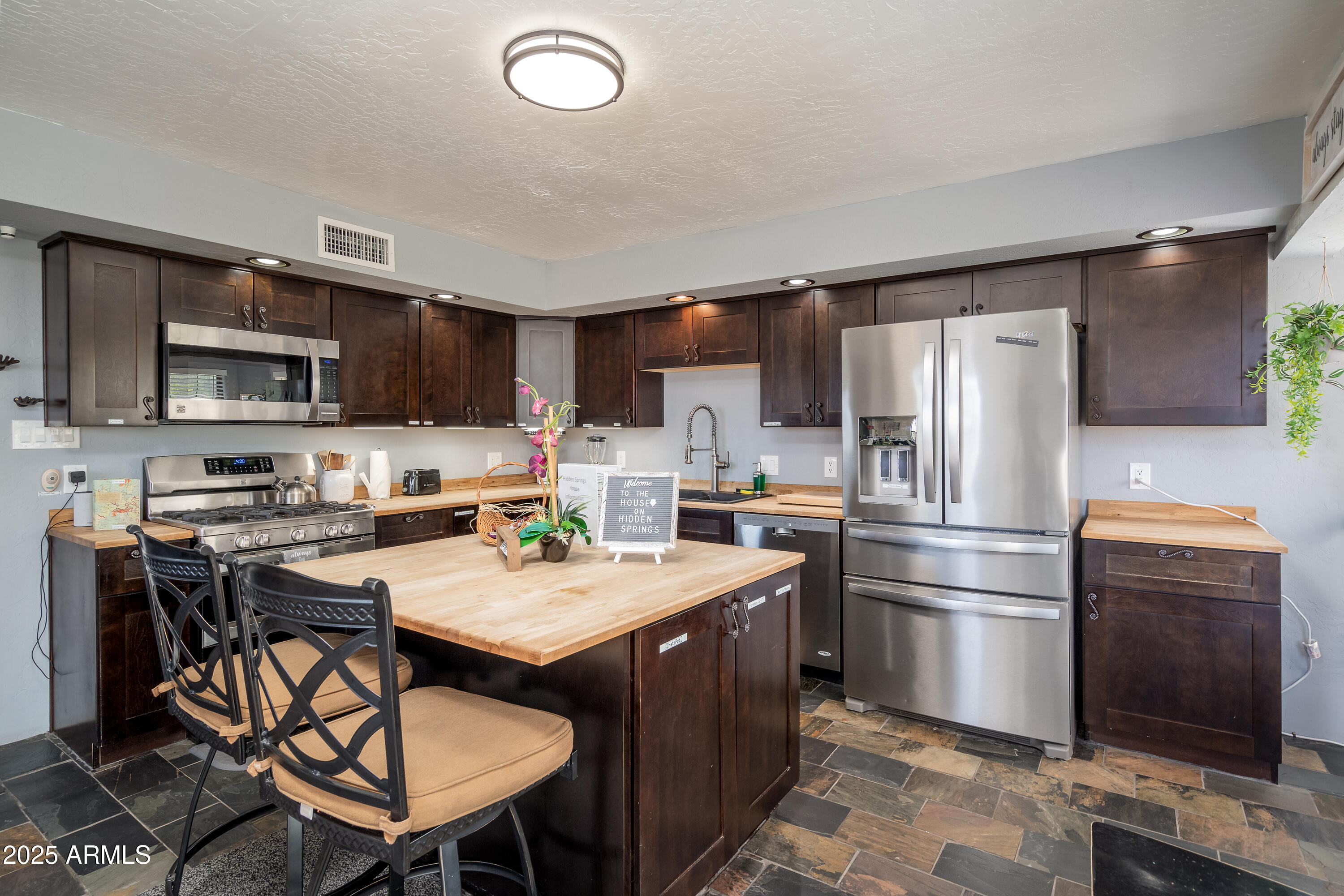 Clarkdale, Arizona 86324, United States, 4 Bedrooms Bedrooms, ,3 BathroomsBathrooms,Residential,Active,182225